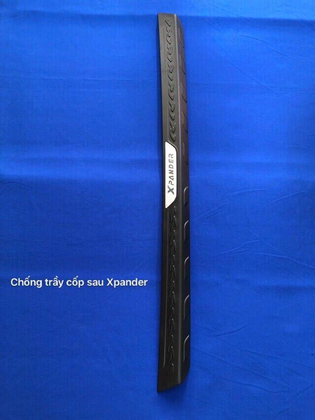Trang trí nẹp chống trầy cốp sau cho xe xpander 2018-2022