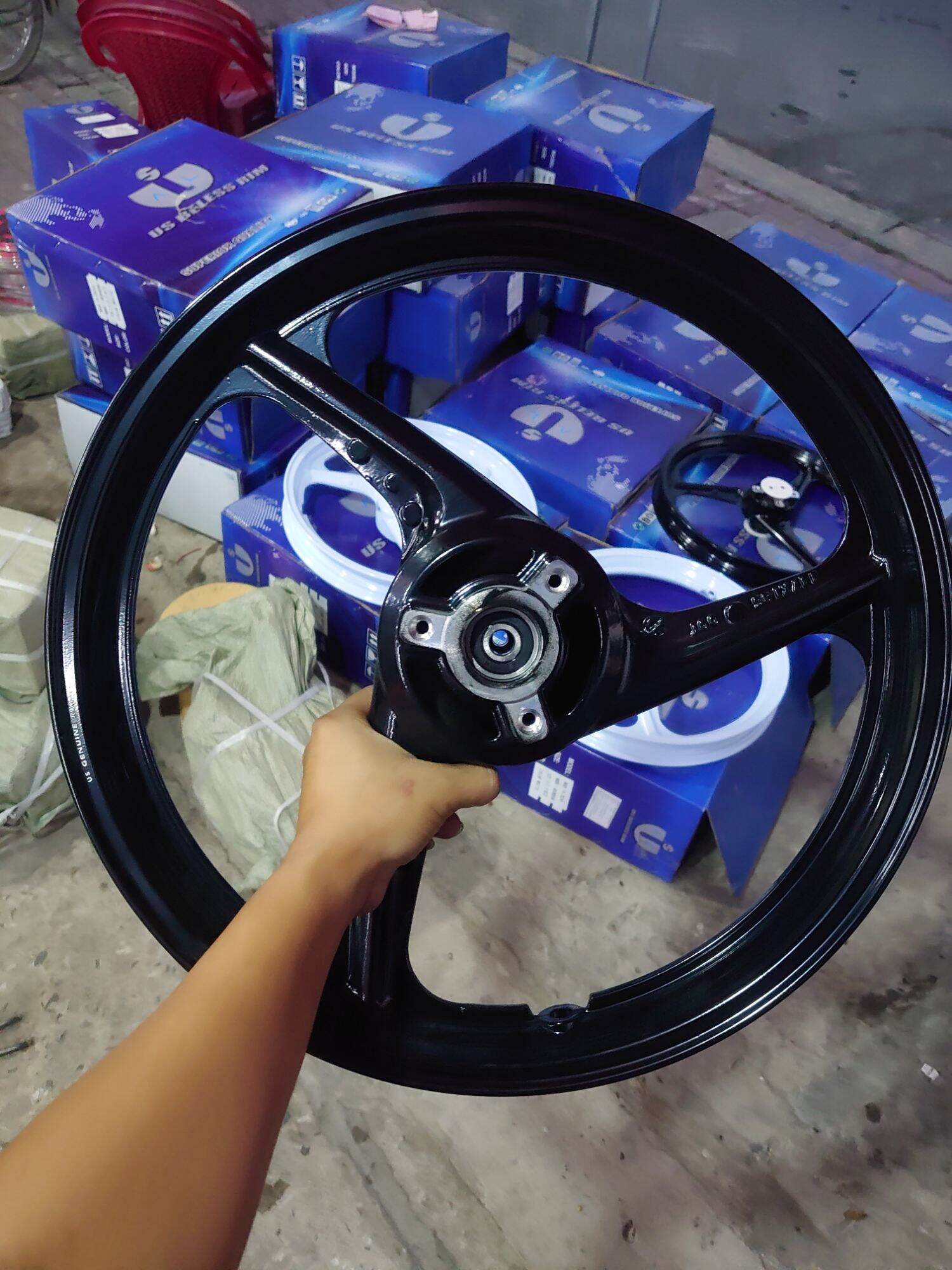 mâm 3 cây us racing cho satria màu đen