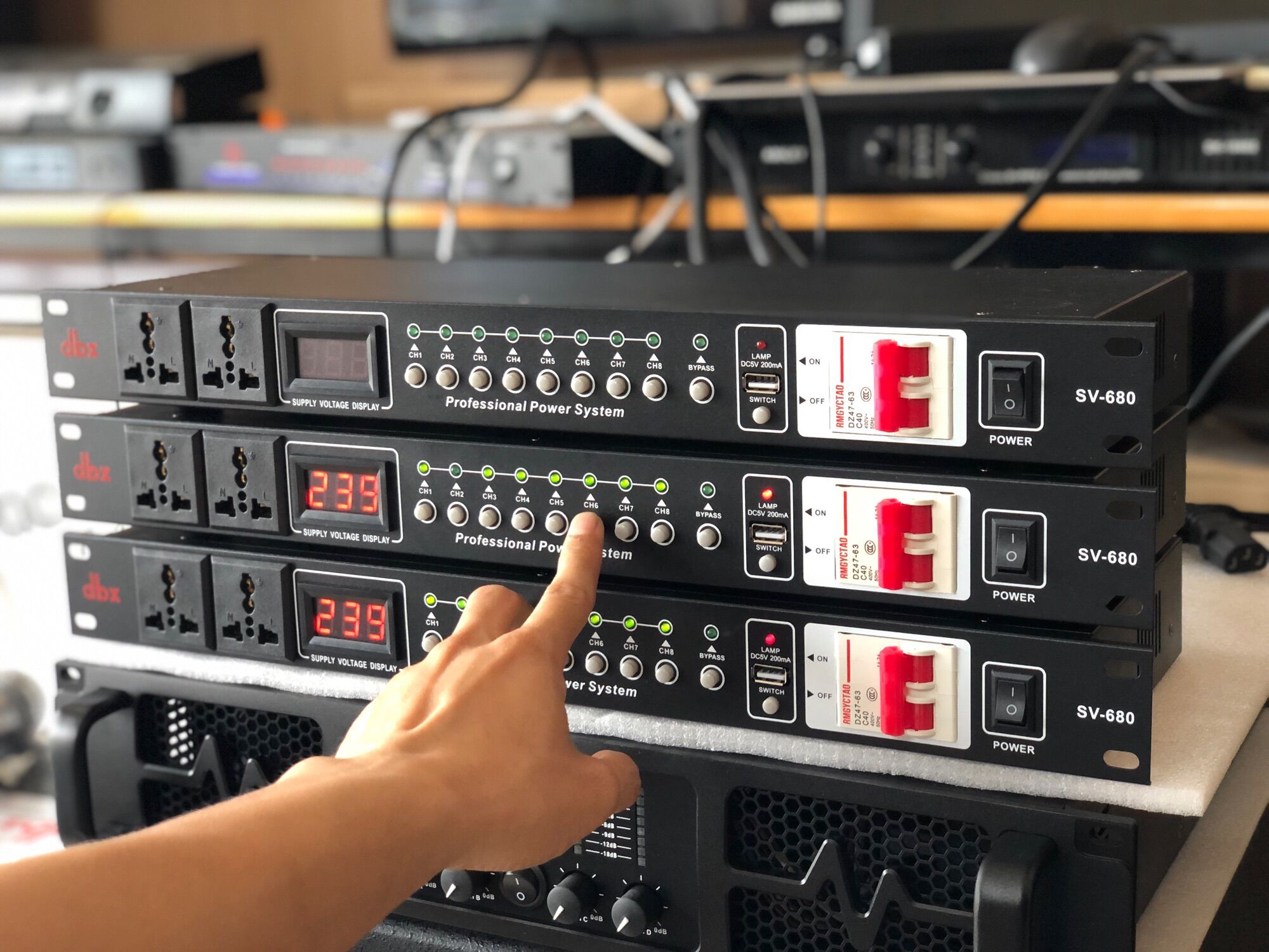 Quản Lý Nguồn DBX 680