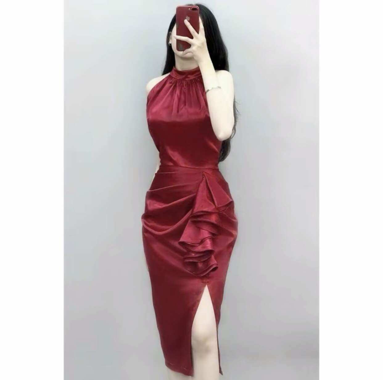 Đầm body cổ yếm xẻ tà phối bèo chất phi lụa sang chảnh