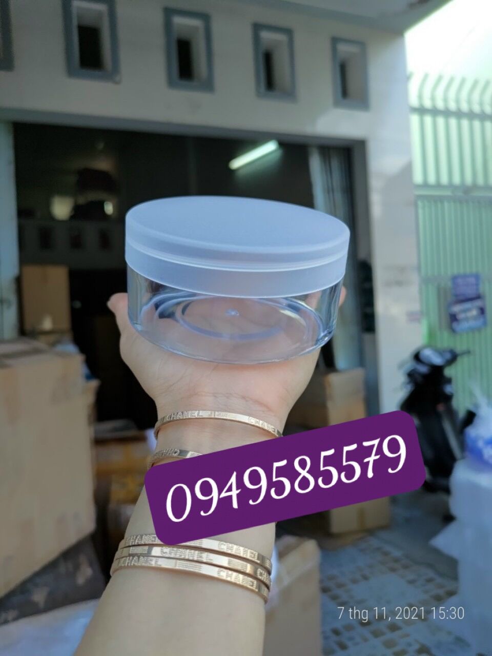 Hủ 200gr màu trắng-có nắp lót