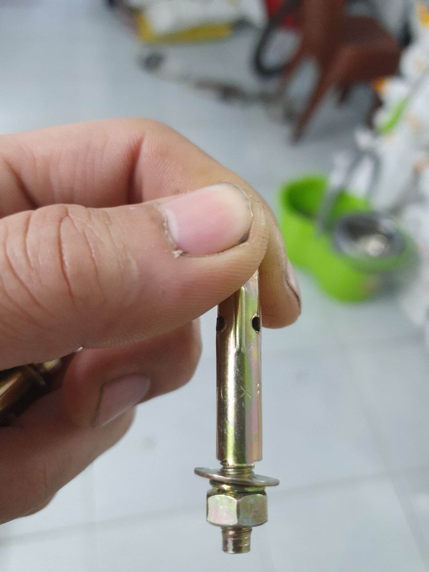 tắc kê sắt bulon nở 6li ,8li bọc 10 con