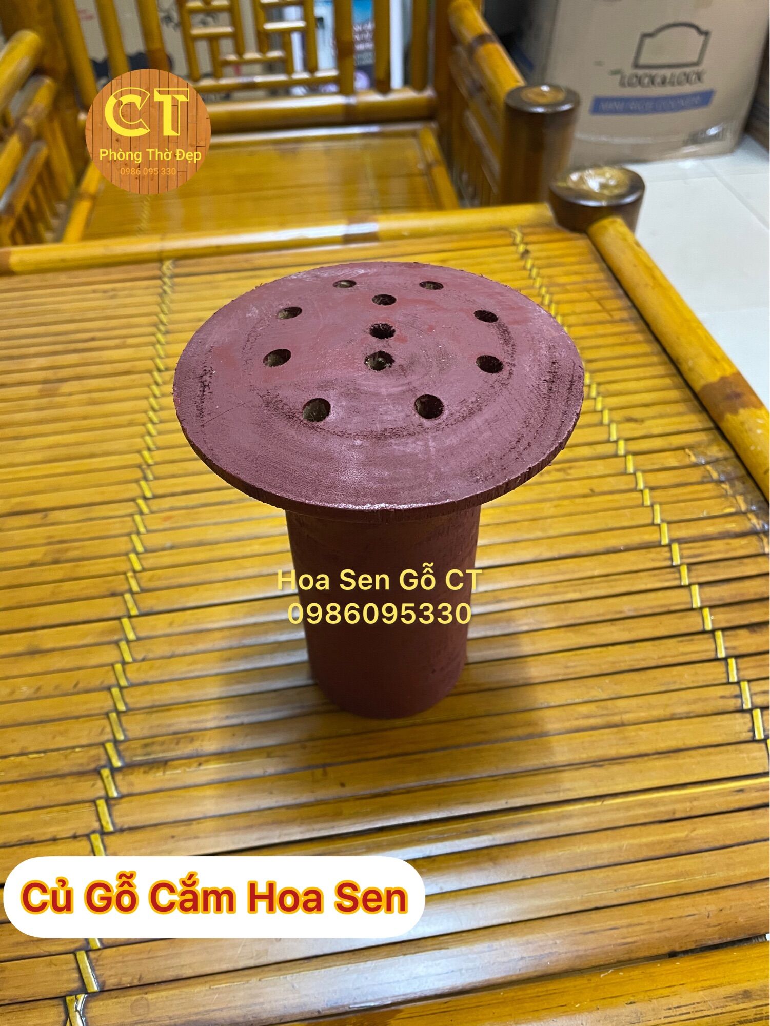 Đế gỗ cắm hoa bình sứ