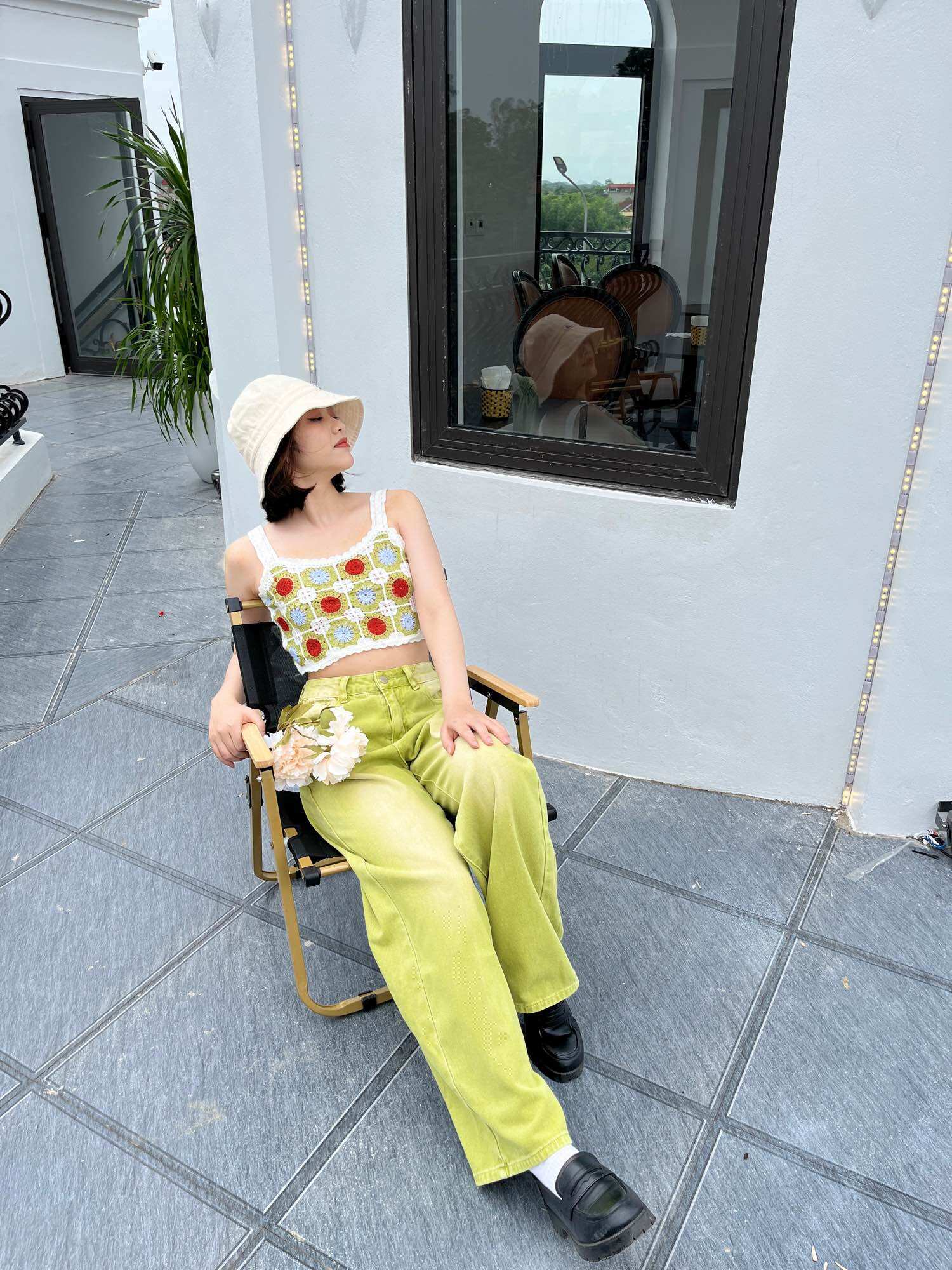Áo len móc hai dây nữ cho mùa du lịch