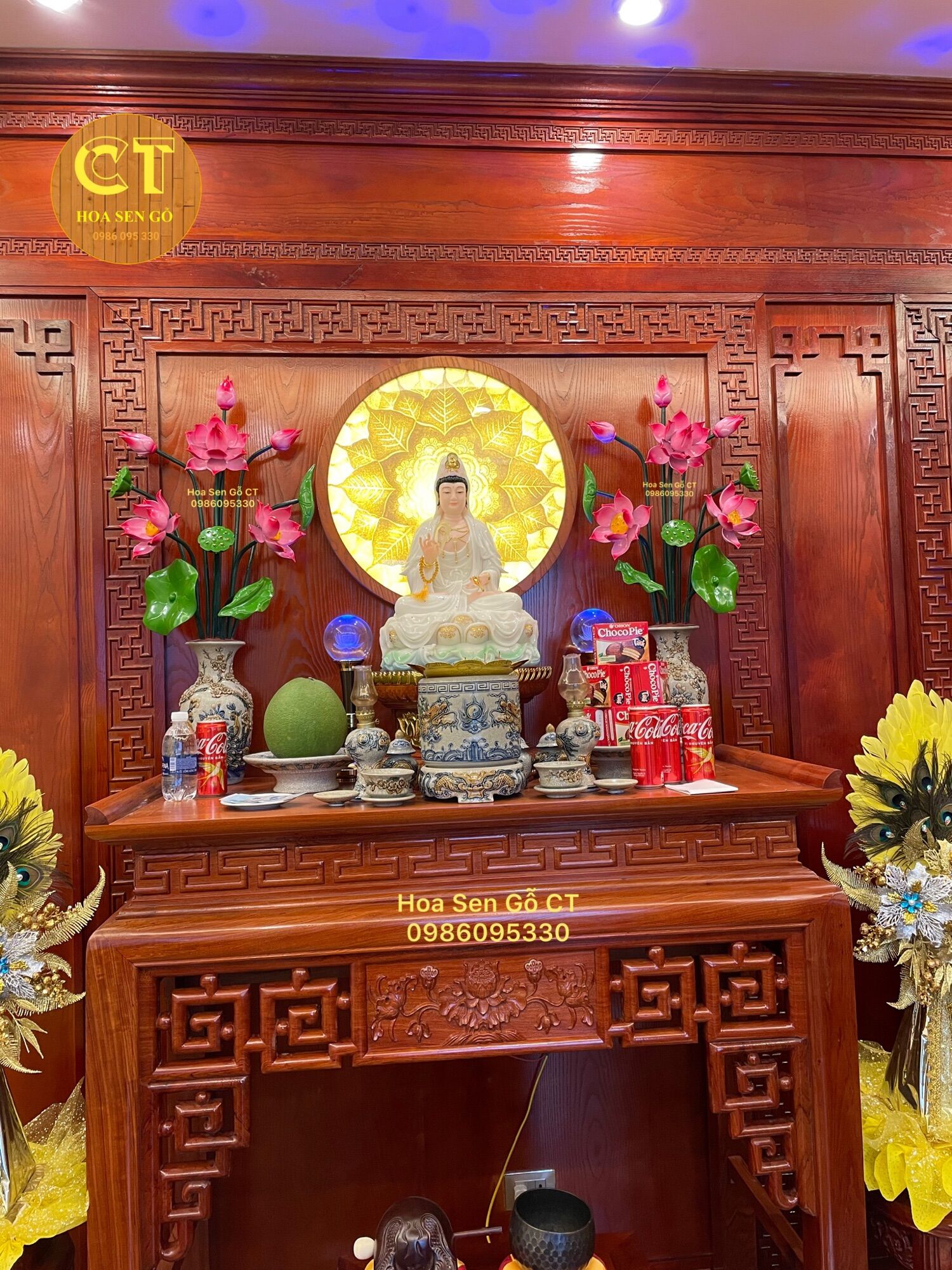 Hoa sen gỗ cắm bình sứ