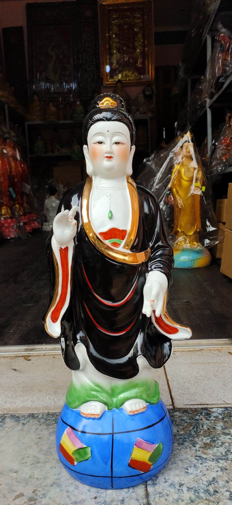 Tượng diêu trì địa mẫu cao 46 cm.
