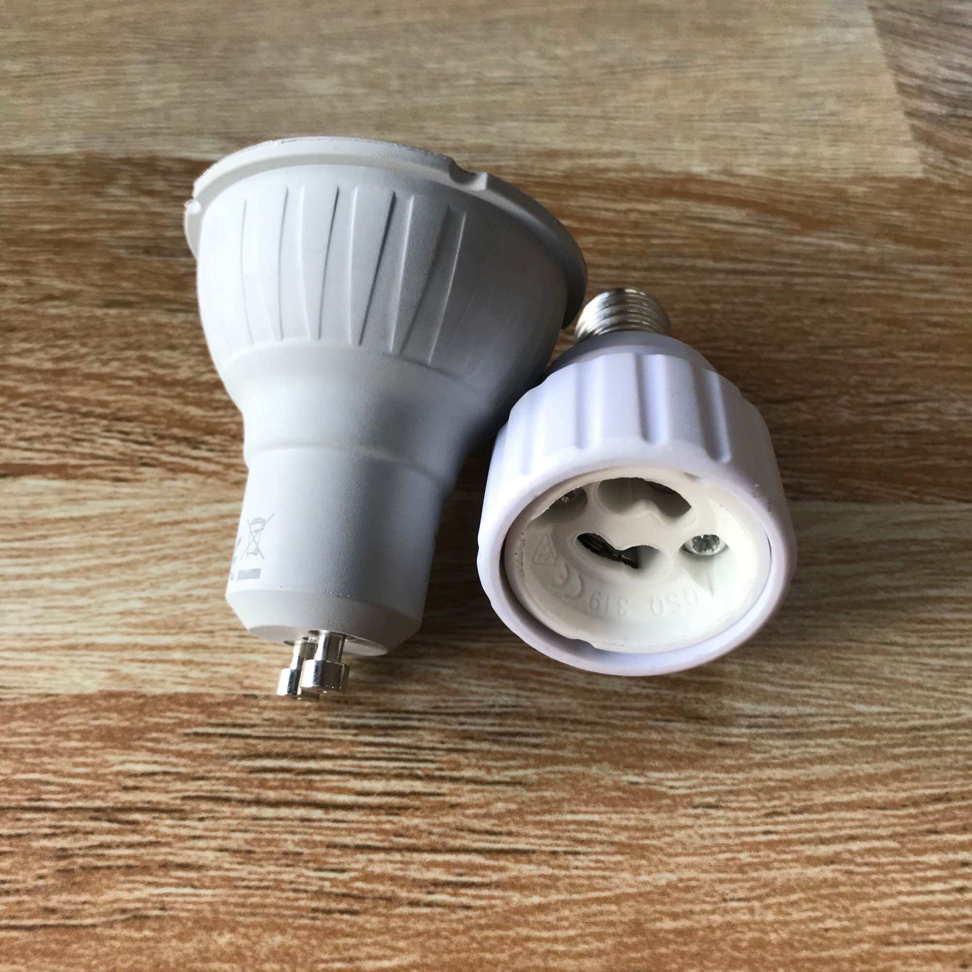 Đui đèn chuyển từ E27, E14 sang GU10