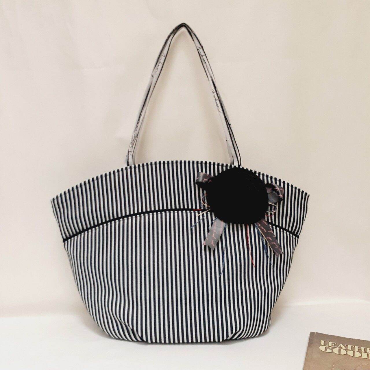 túi xách nữ chất liệu vải bố poly,dầy dặn mềm mại để được trong cốp xe không bị nhăn bị gãy