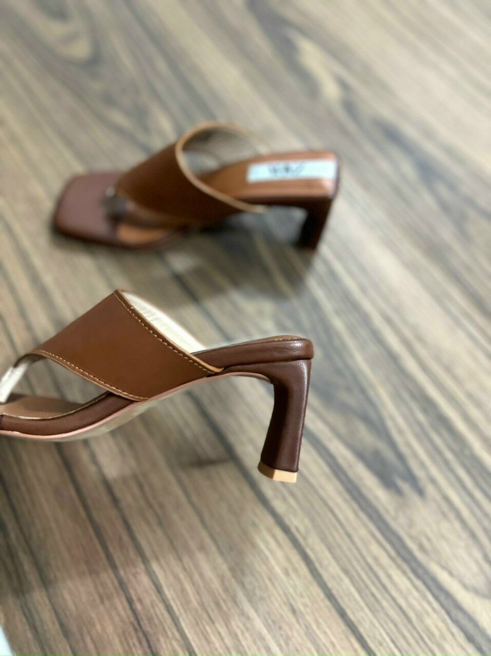 Guốc Zara da thật, gót cao 5 phân, 2 màu đen và nâu