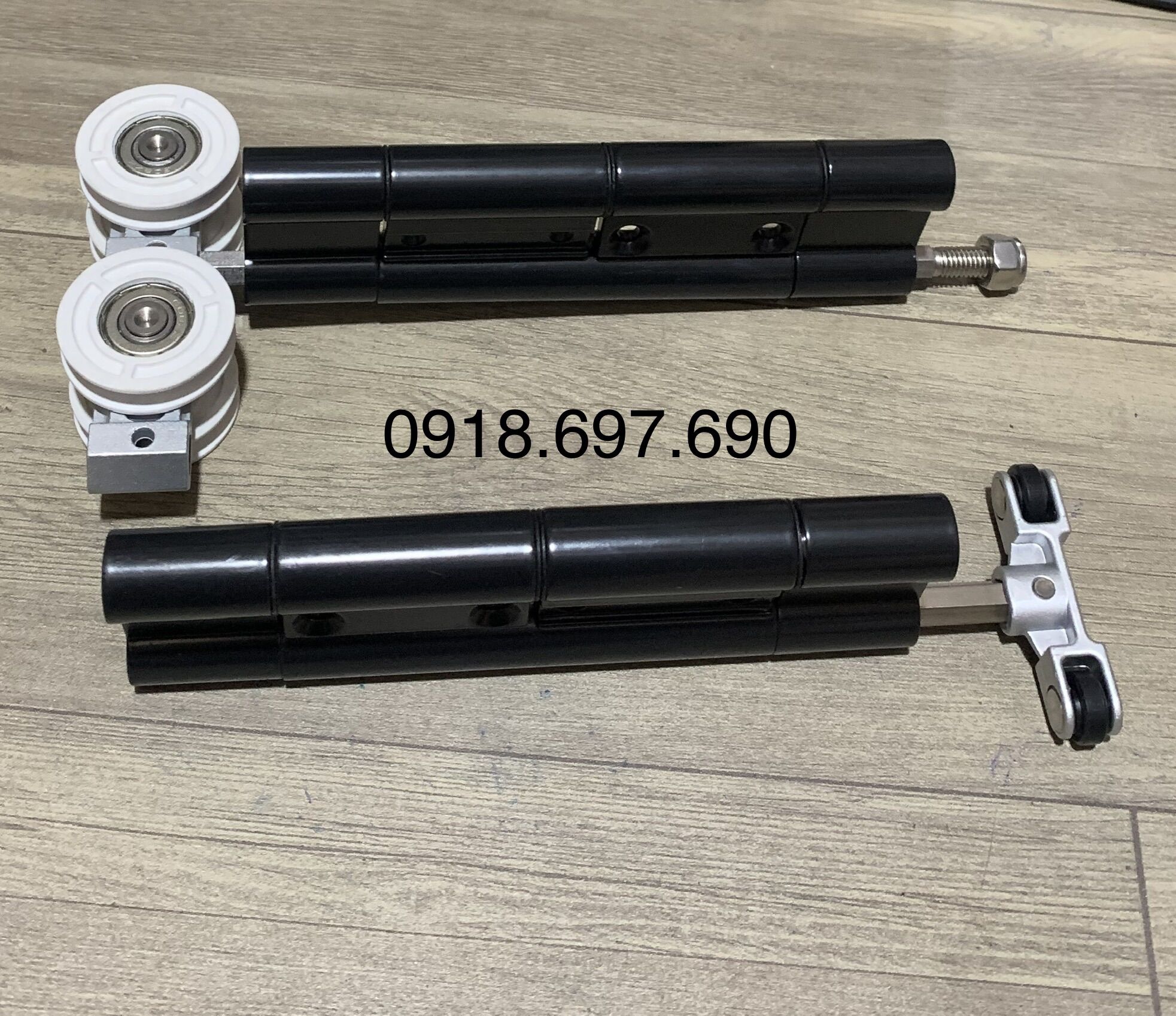 [HCM]Bánh xe cửa lùa xếp trượt nhôm xingfa