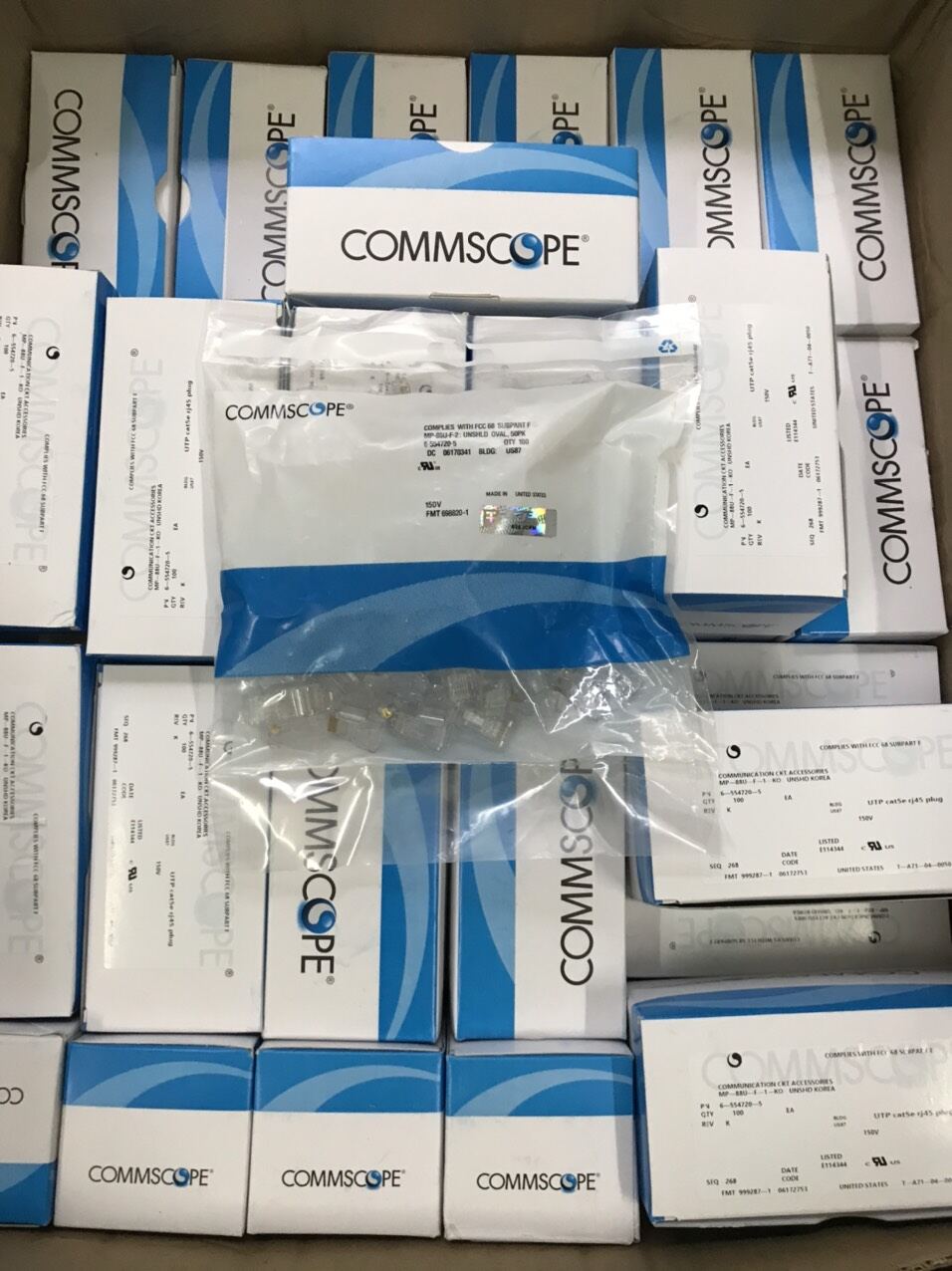 Hạt mạng rj45 cat5 commscope , đầu bấm mạng cat5 hộp 100 hạt