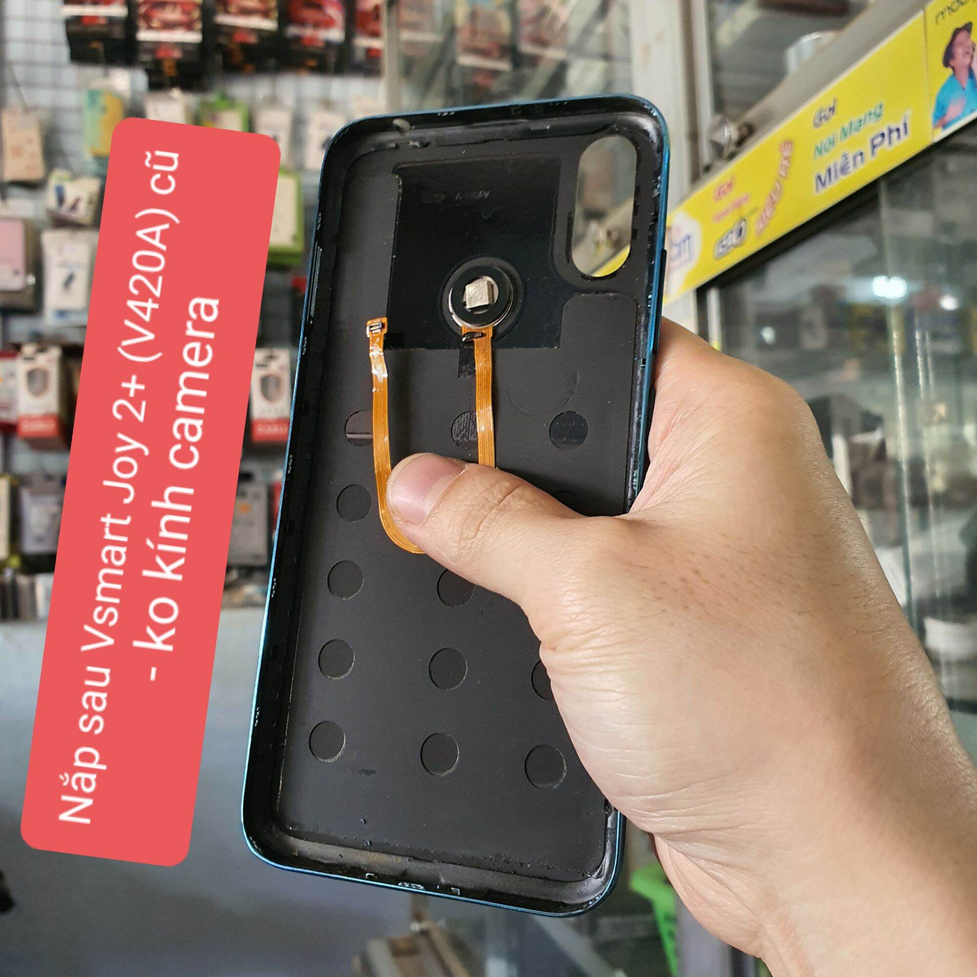 Vỏ lưng V420A - joy 2 + VSMART ( zin tháo máy, xước)