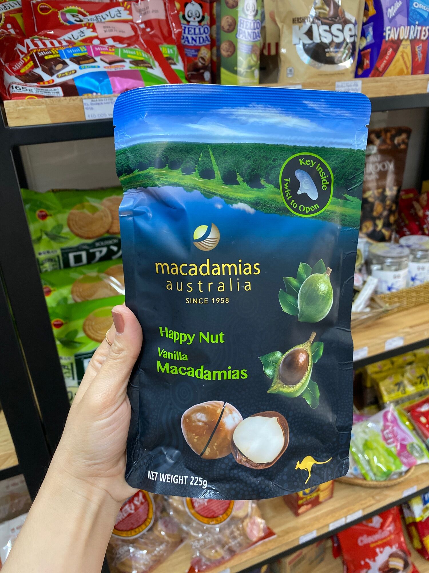 Hạt macca Macadamias vị vanilla 225G nhập Úc