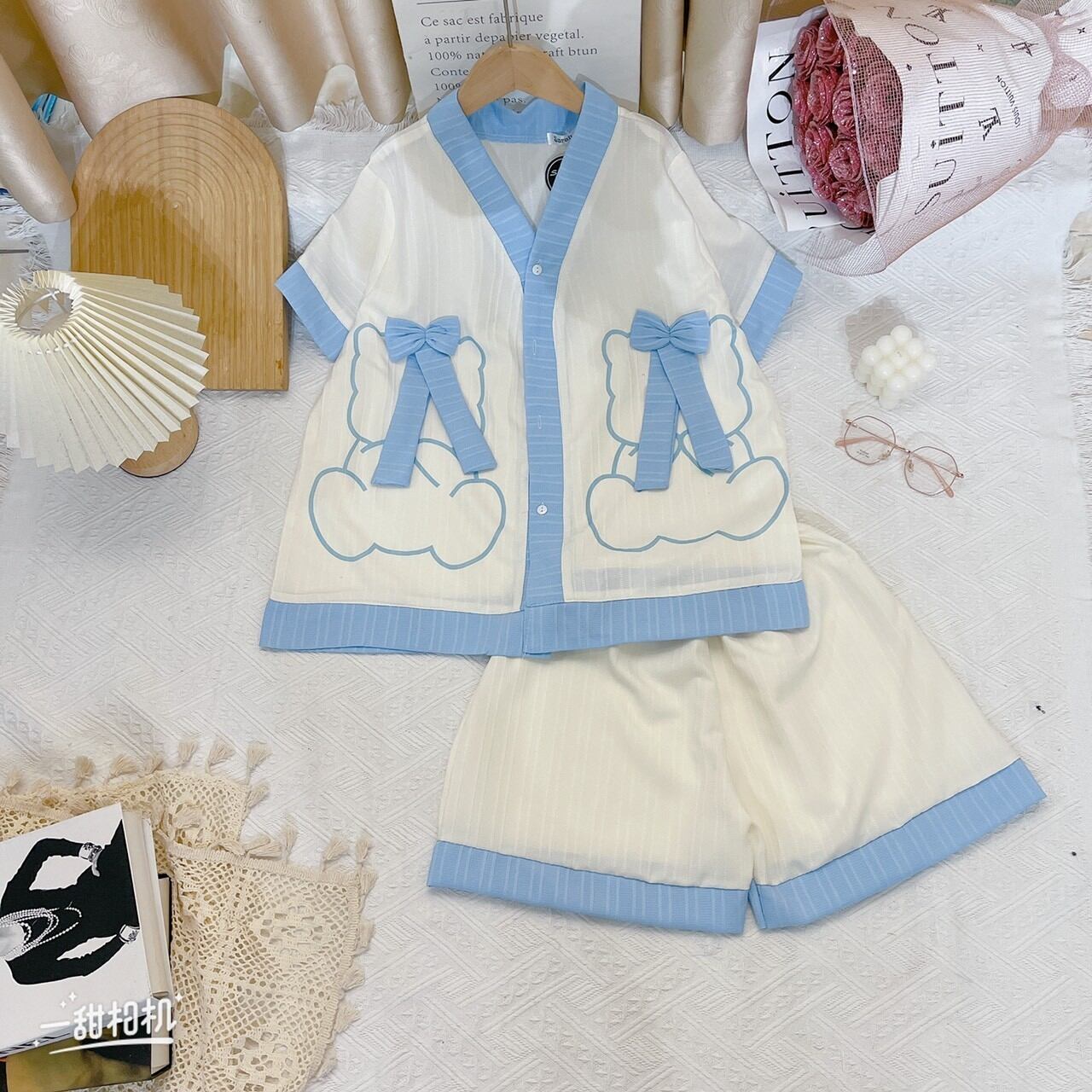 Sét bộ đùi  Pyjama nơ cổ Y phối viền.