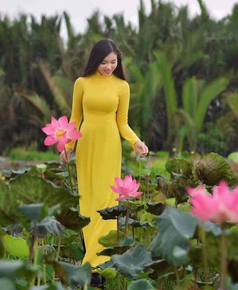 ÁO DÀI LUA TƠ NHẬT, TRƠN CHỈ 11.. K ,1 ÁO MAY SẴN CÓ SẴN