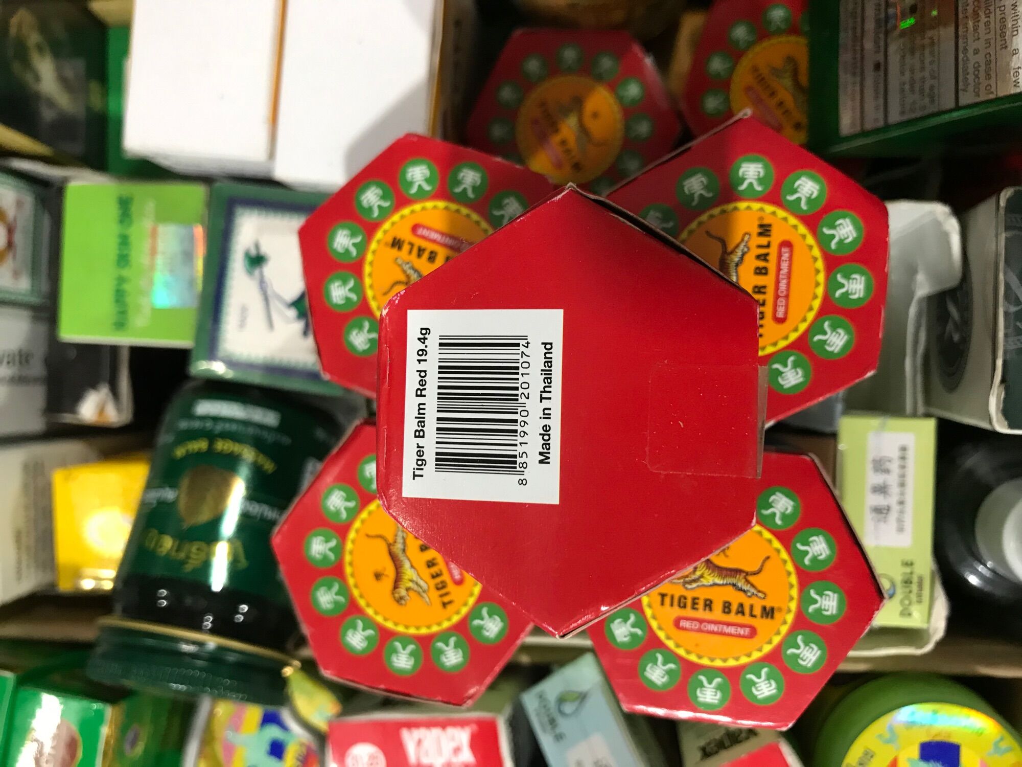 Dầu cù là con hổ đỏ Tiger Balm red Thái Lan
