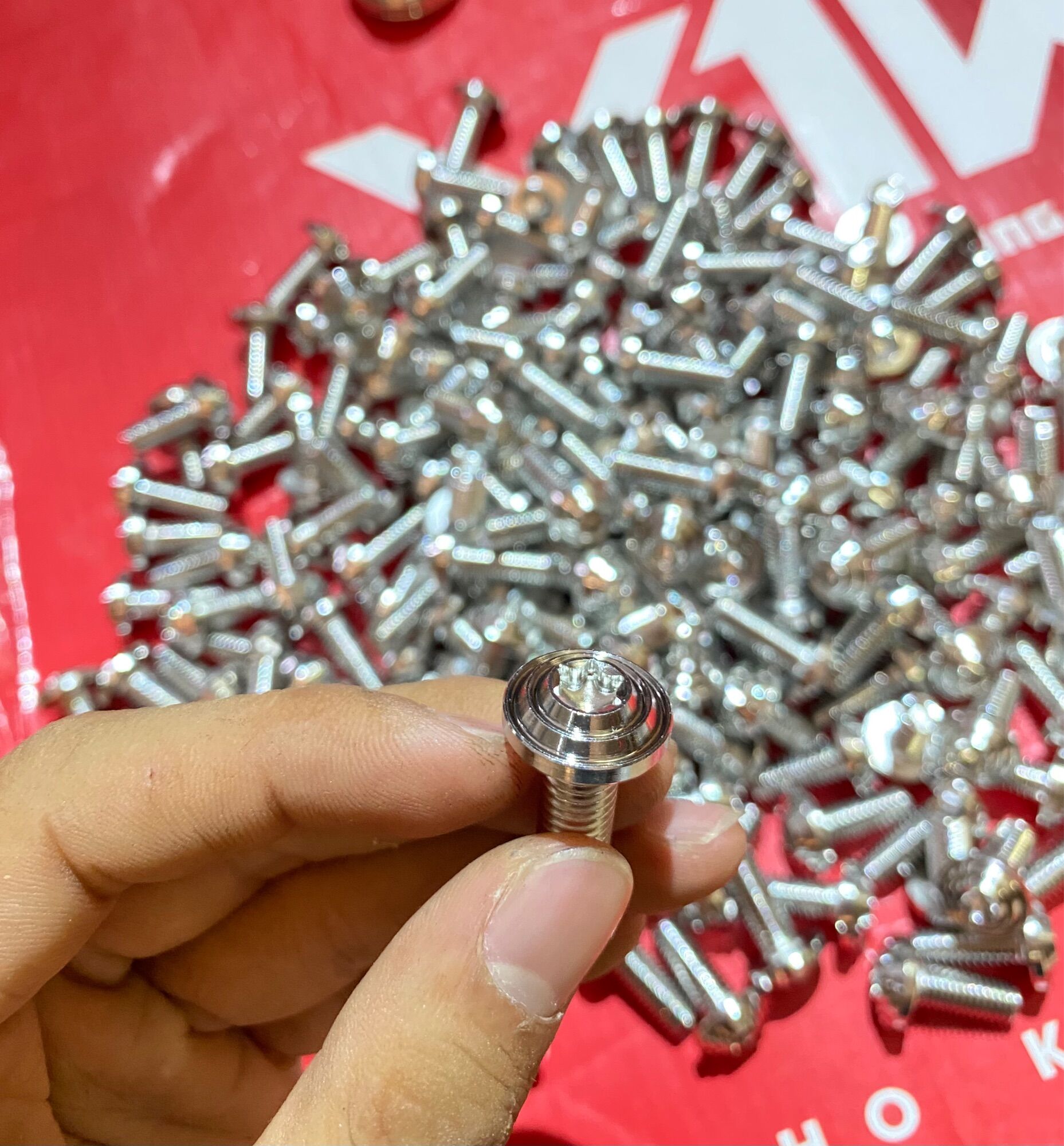 ốc đĩa Salaya inox 304 cho xe máy thông dụng Giá 1 con ốc