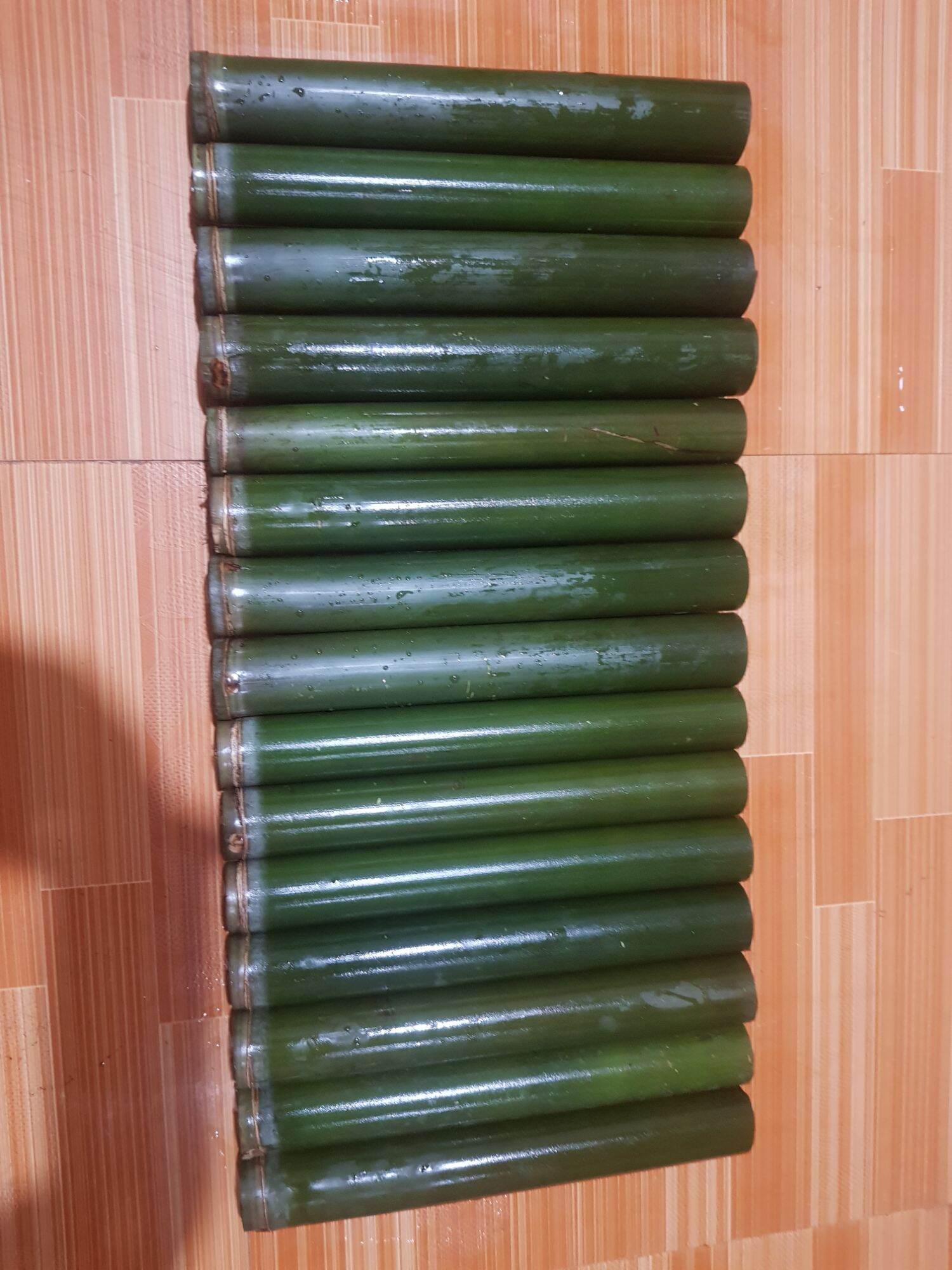 Ống nứa tươi nấu cơm lam , nướng thịt , dài 30 cm , đường kính : 3 - 4 cm.