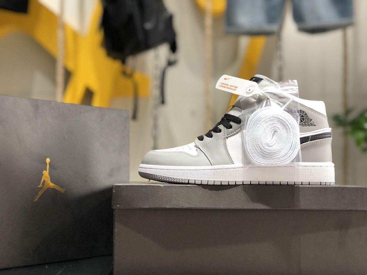 Giày cao cổ Air Jordan xám