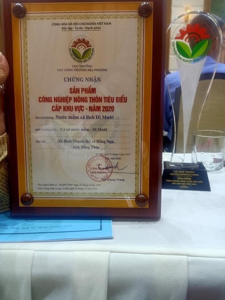 Nước mắm nhĩ cá linh Dì Mười (hộp 2 chai *500ml )