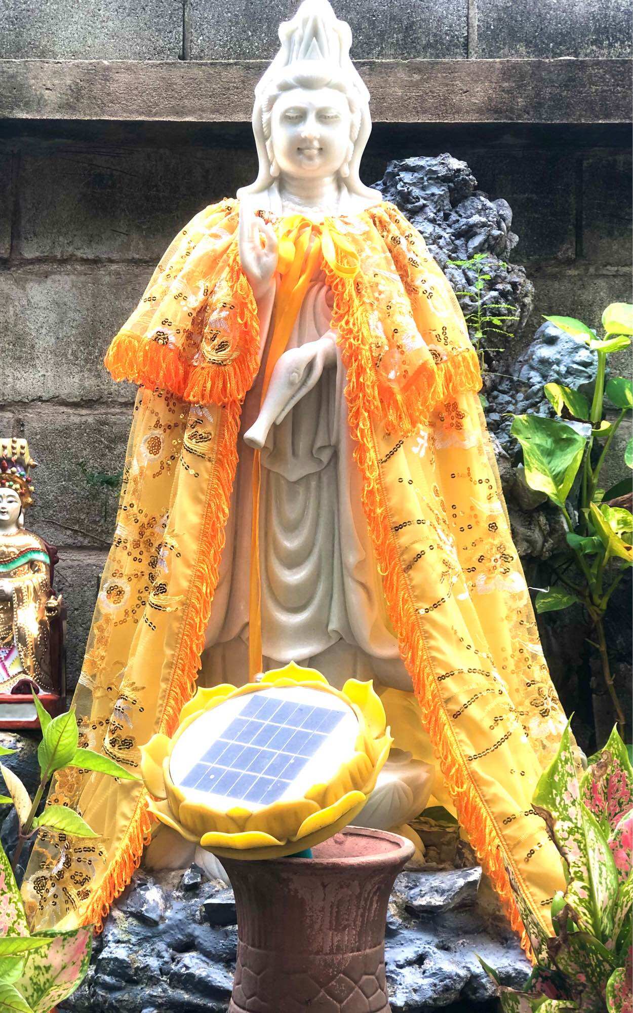 Áo choàng bà quan âm ren kim sa màu vàng