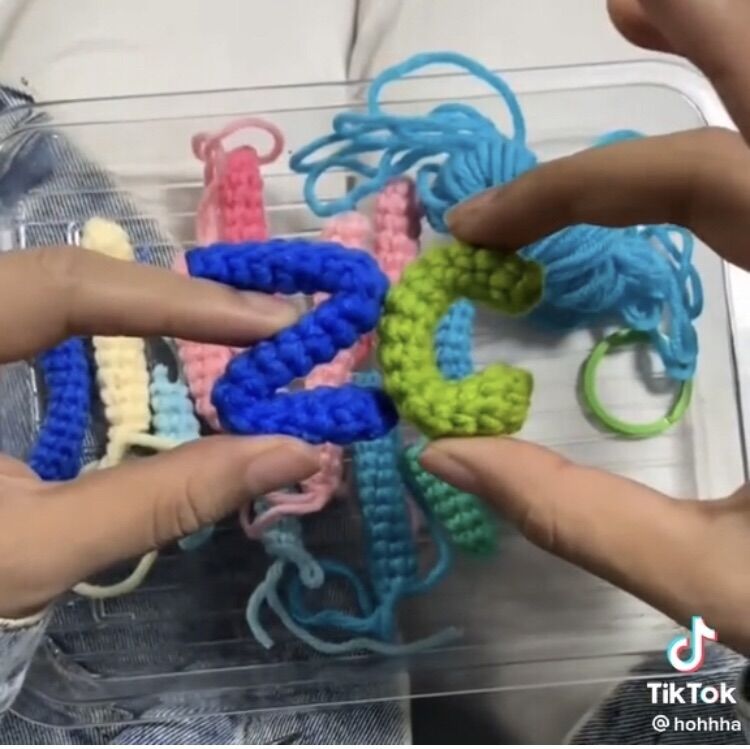 Móc khoá chữ cái Handmade độc đáo cute
