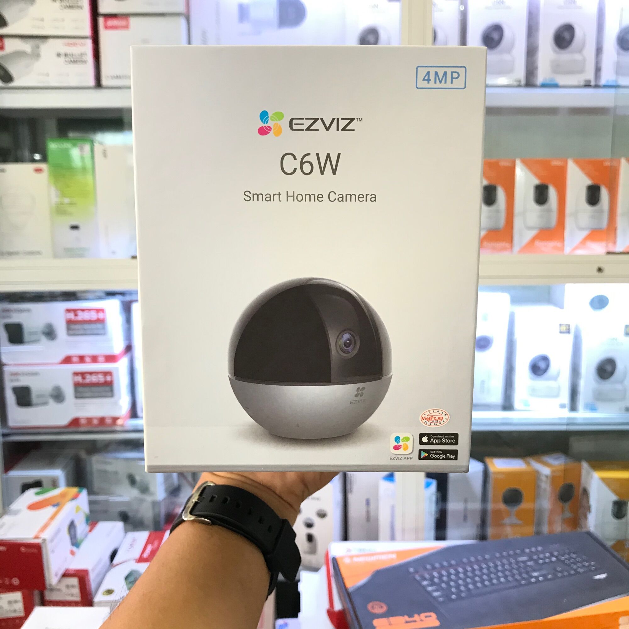 Camera WIFI EZVIZ C6W 4.0MP 2K Siêu nét, Xoay 360 độ, Công nghệ Chống ngược sáng thực True-WDR cho hình ảnh rõ nét