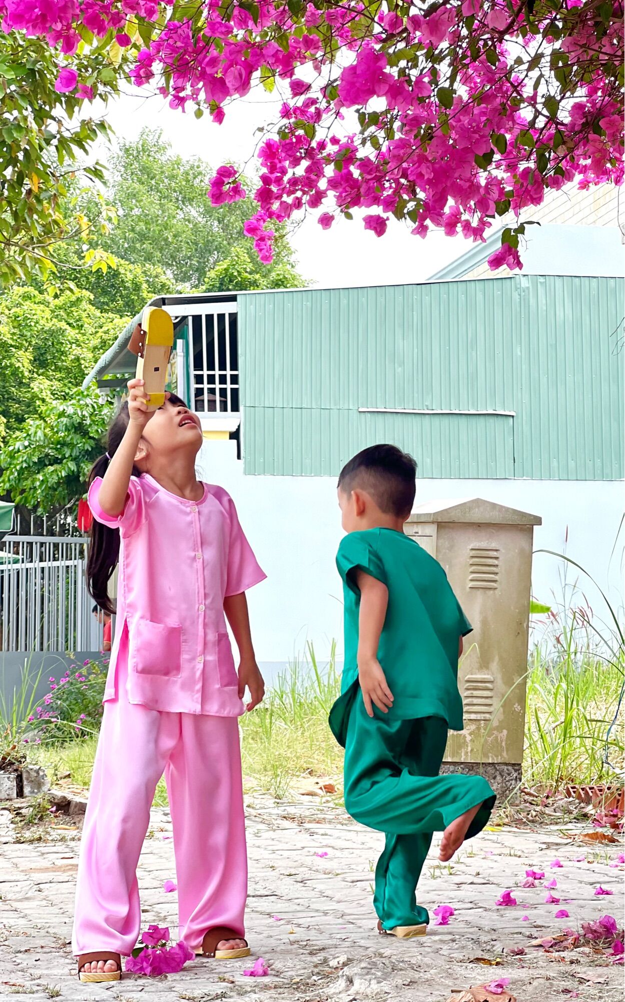 Bộ Bà Ba Trẻ Em Ngắn Tay + Tặng Khăn Rằn