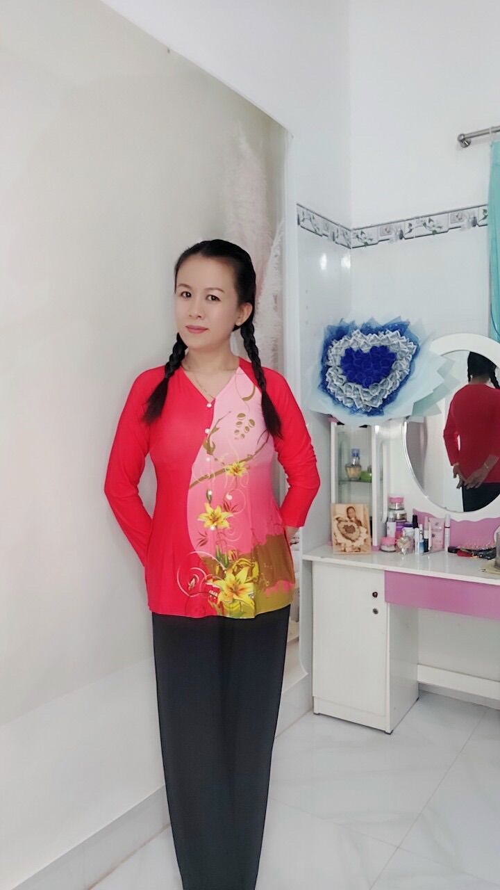 Áo in hoa( áo chưa kèm quần)
