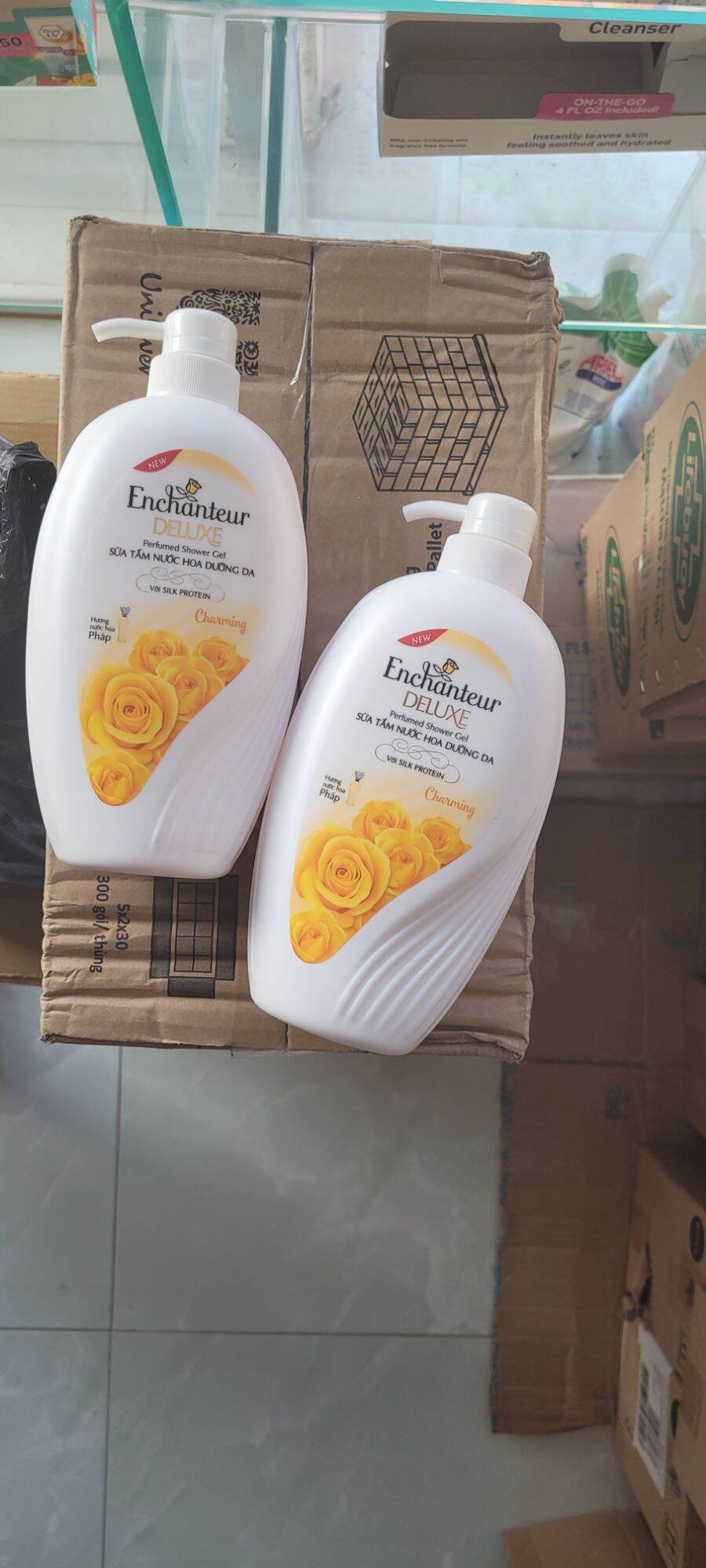 Sữa tắm nước hoa dưỡng da enchanteur 650g