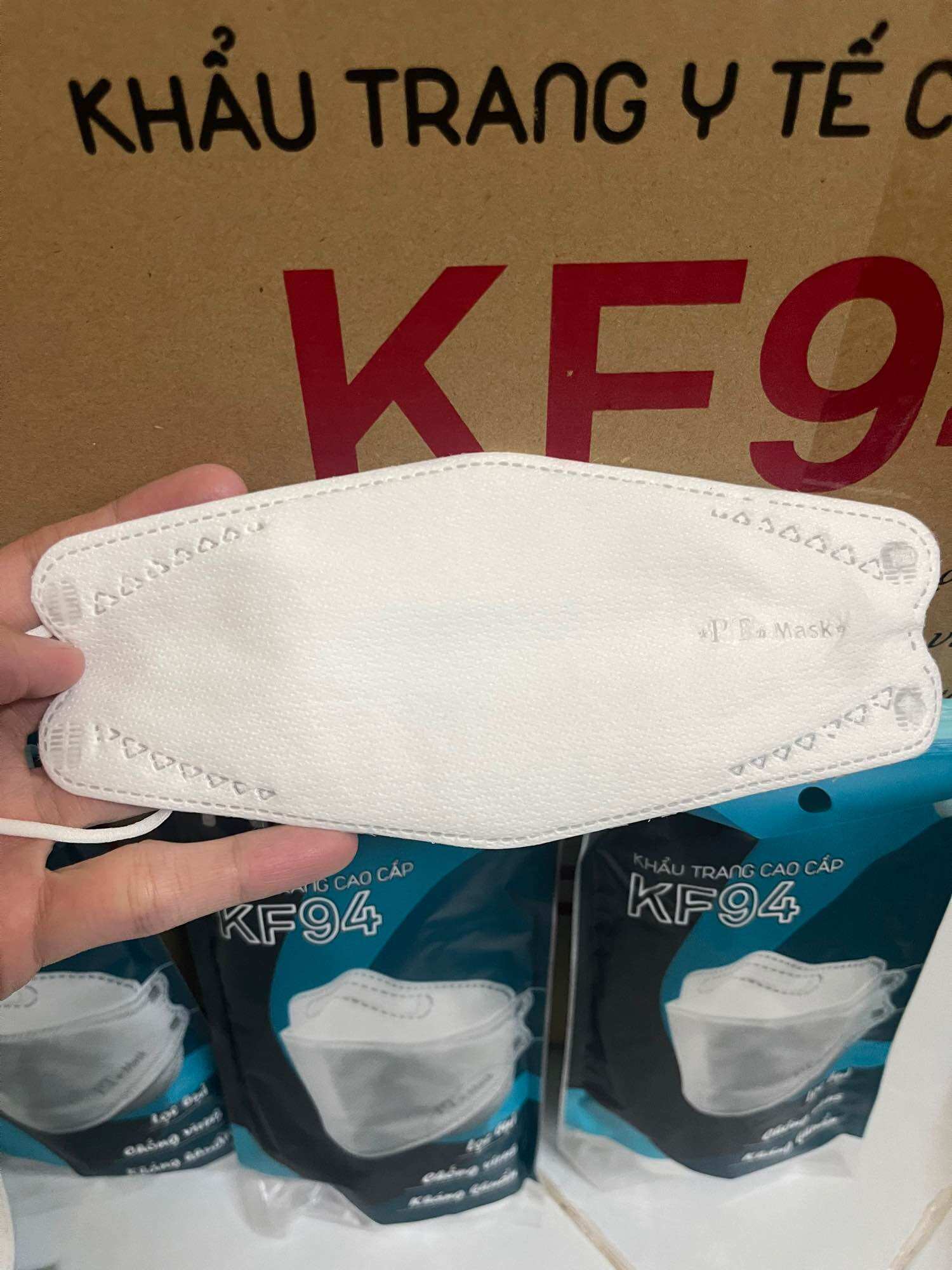 Thùng 300 cái Khẩu trang KF94 BẢO LONG ( Trắng )