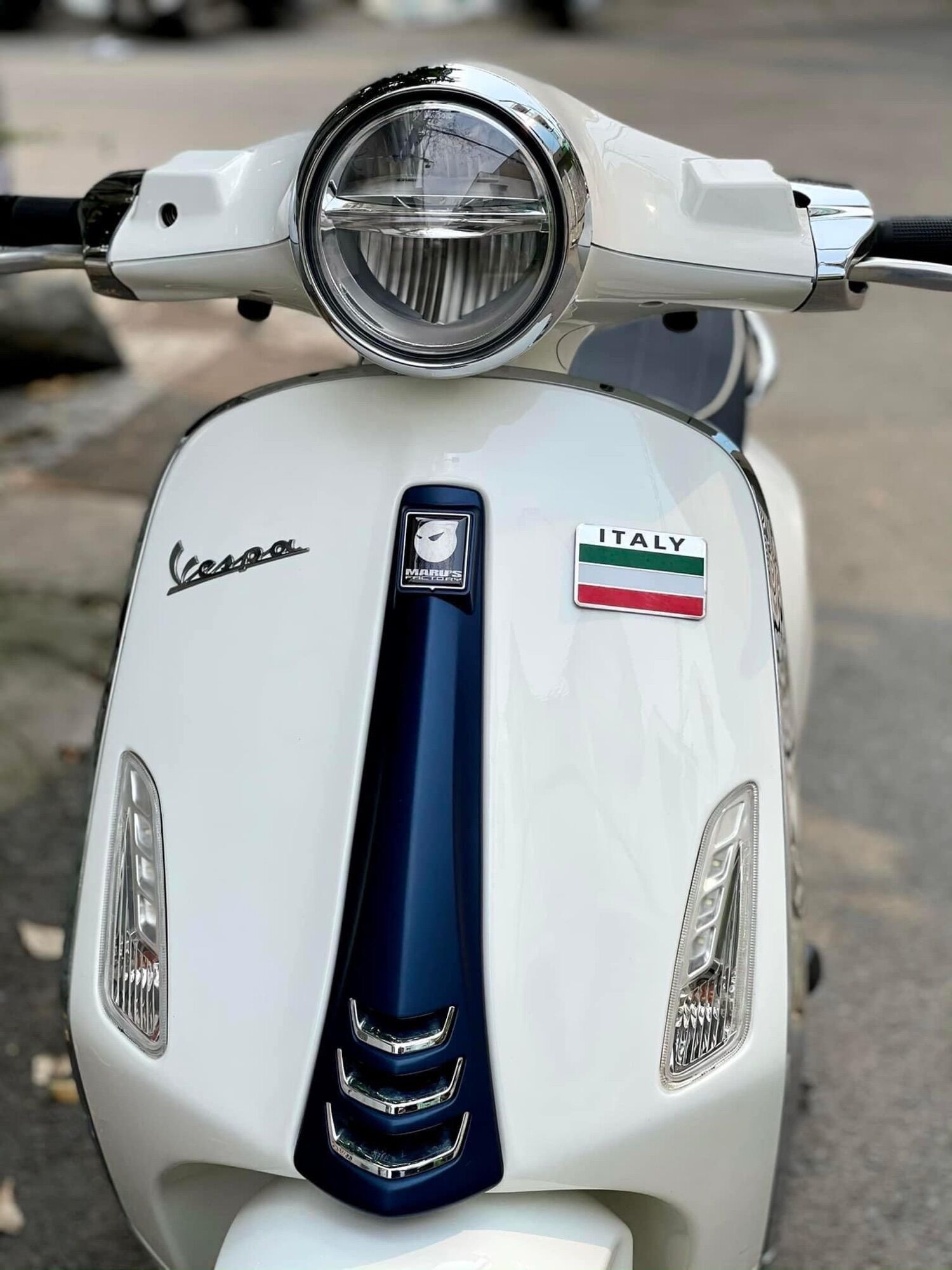 Tem logo Nhôm Vespa cờ ý dán xe.