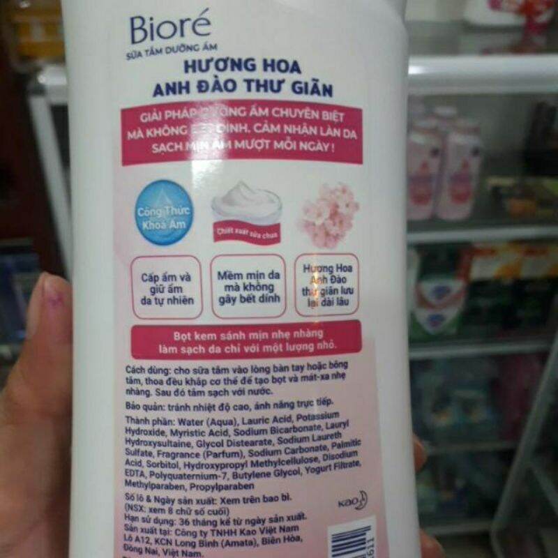 SỮA TẮM DƯỠNG ẨM+TRẮNG+MỊN DA BIORE 530G