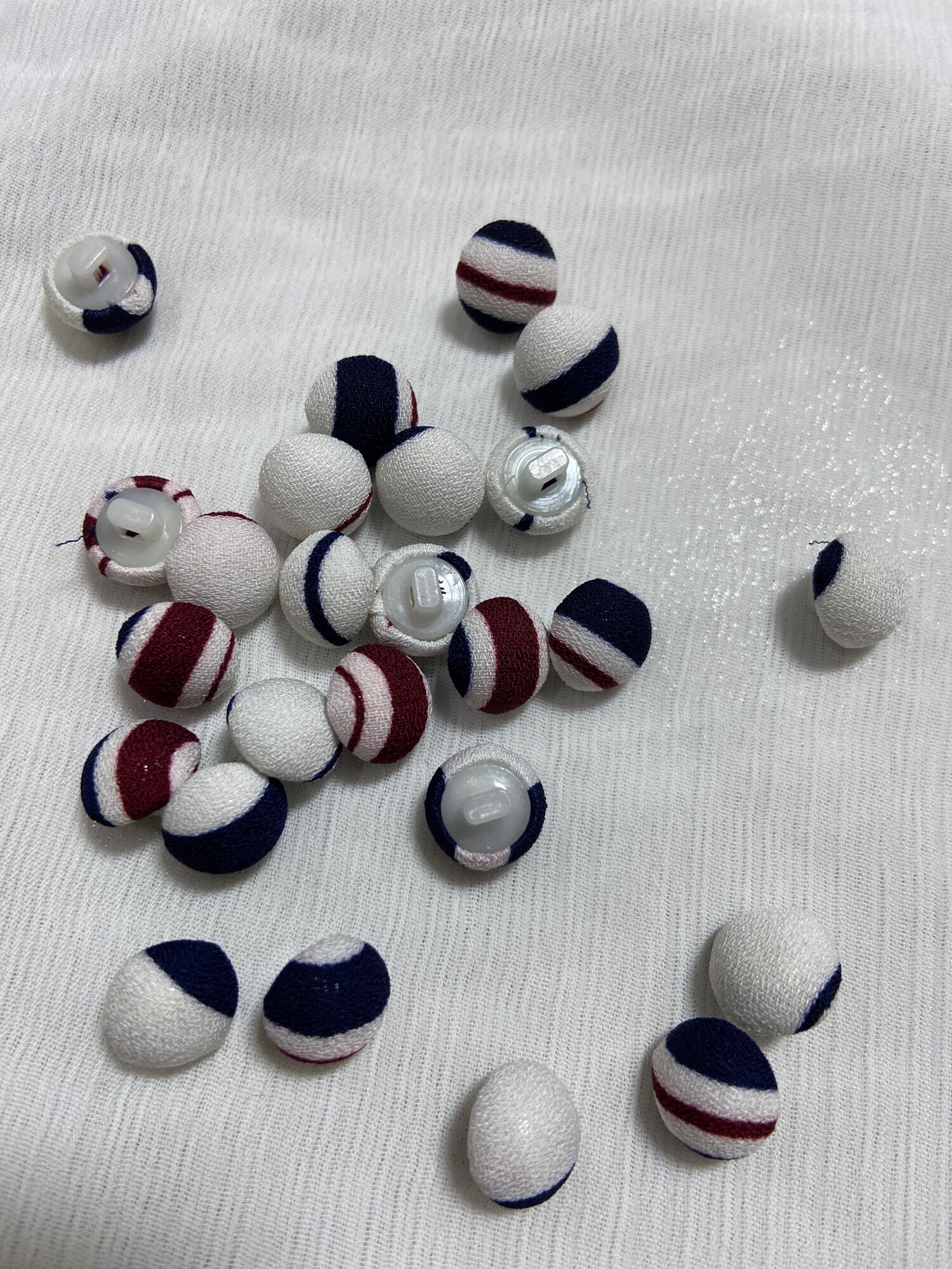 20 nút bọc vải trắng sọc 1cm làm nút trang trí làm thủ công