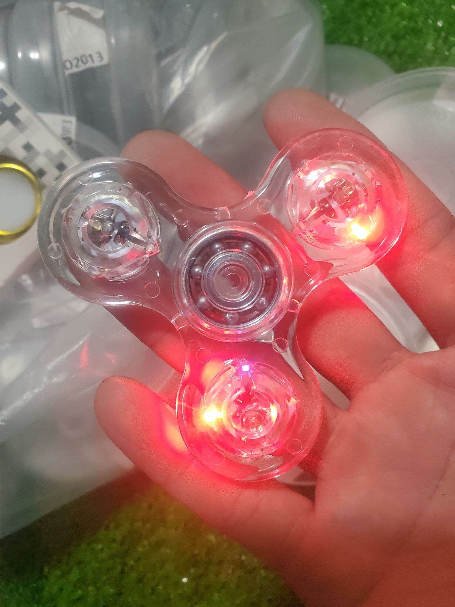 Con quay có đèn led chớp nhanh chậm