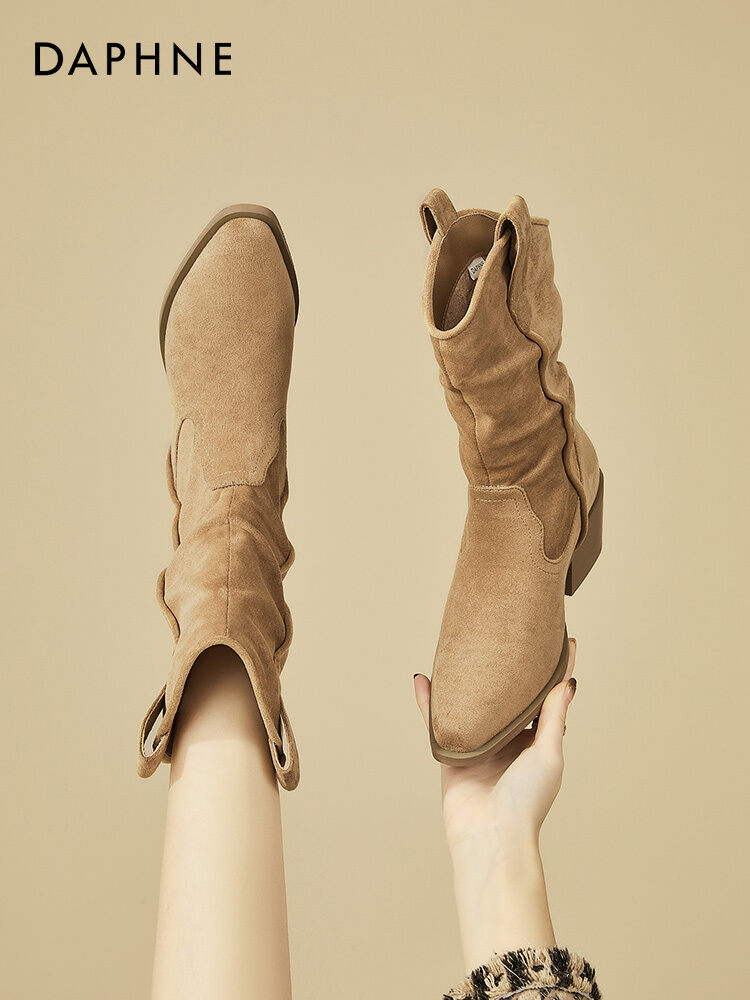 Daphne | Retro Pointed Thick Heel Boots Giá 1,940,000 Đồng*Miễn phí vận chuyển