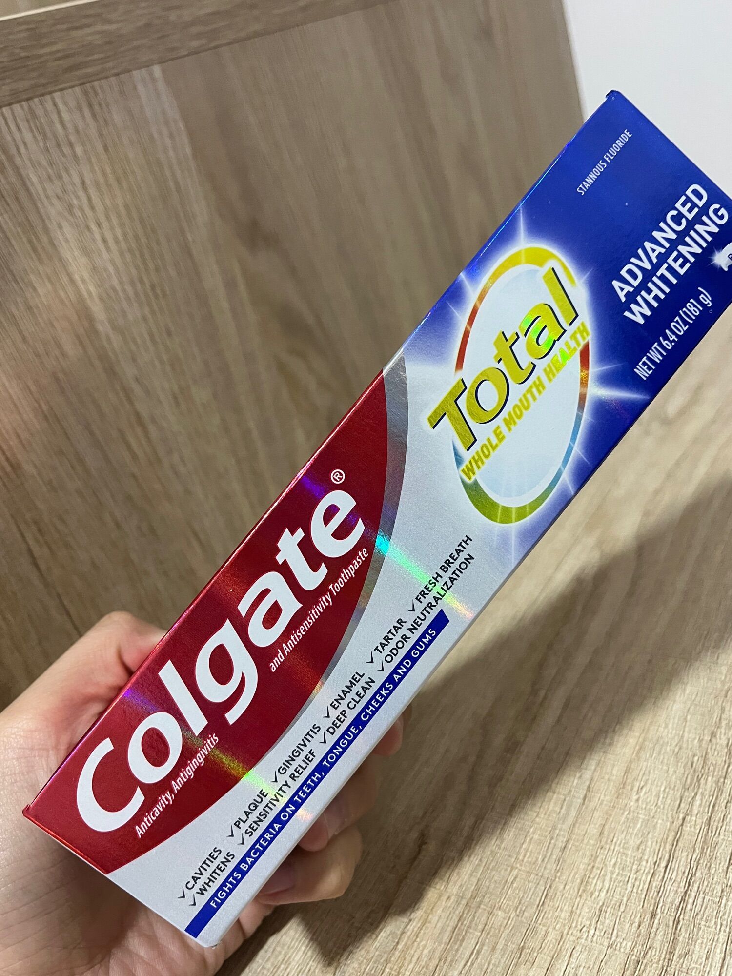 Kem đánh răng Colgate Total SF Advanced Whitening 181g