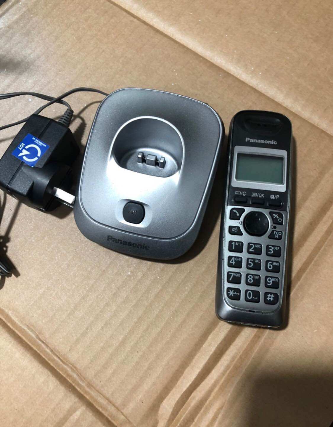 Điện thoại mẹ bồng con panasonic kx-tg2511