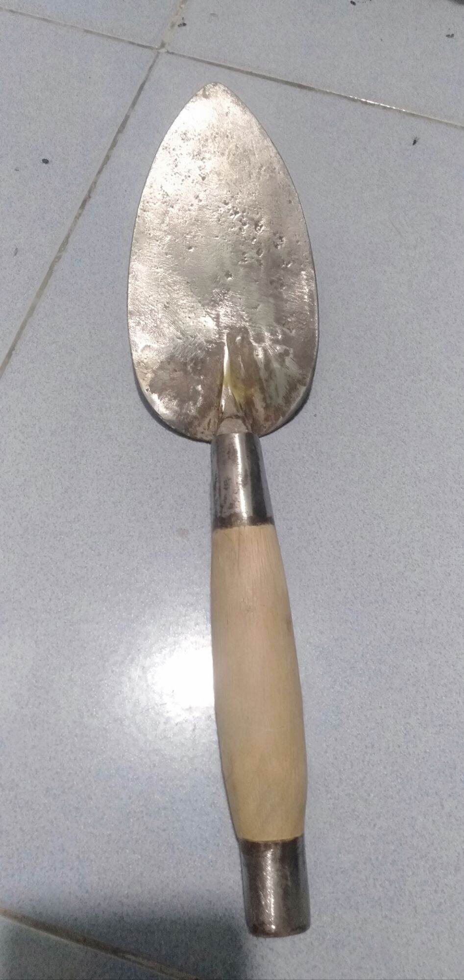 Bay xây thợ hồ
