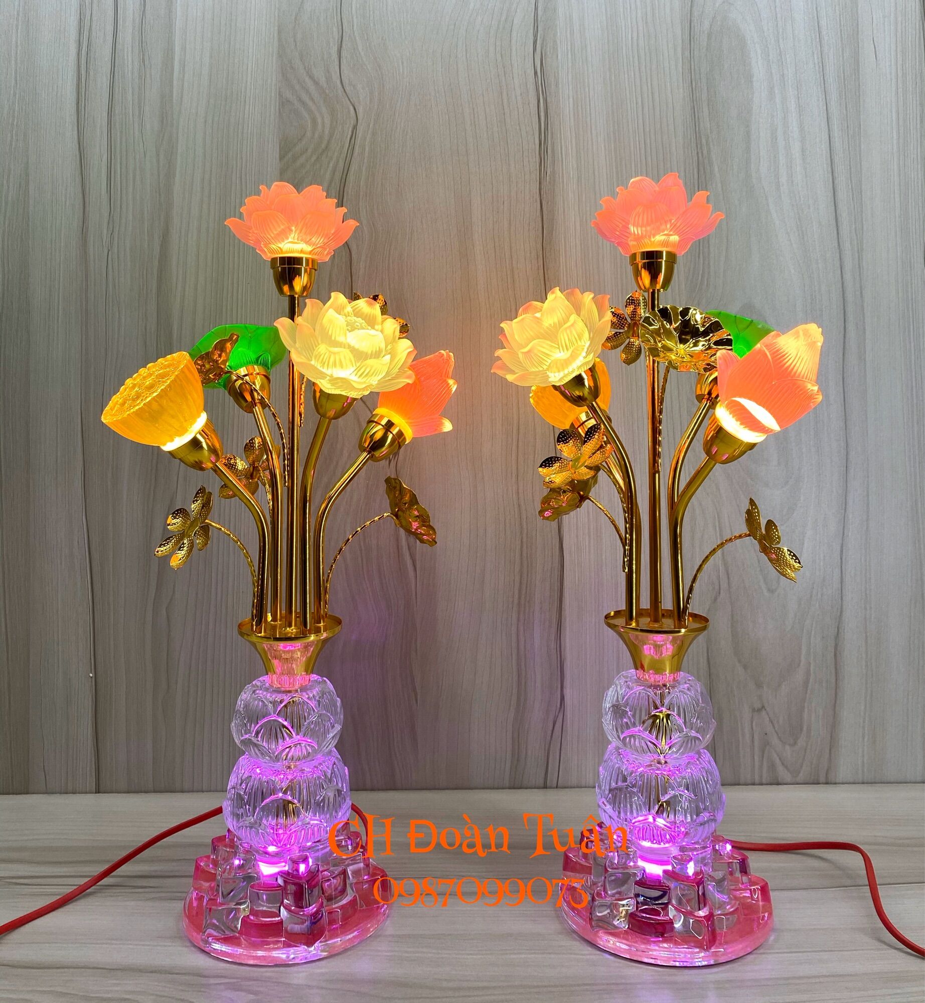 MỘT CẶP ĐÈN BÌNH BÔNG LƯU LY CAO CẤP