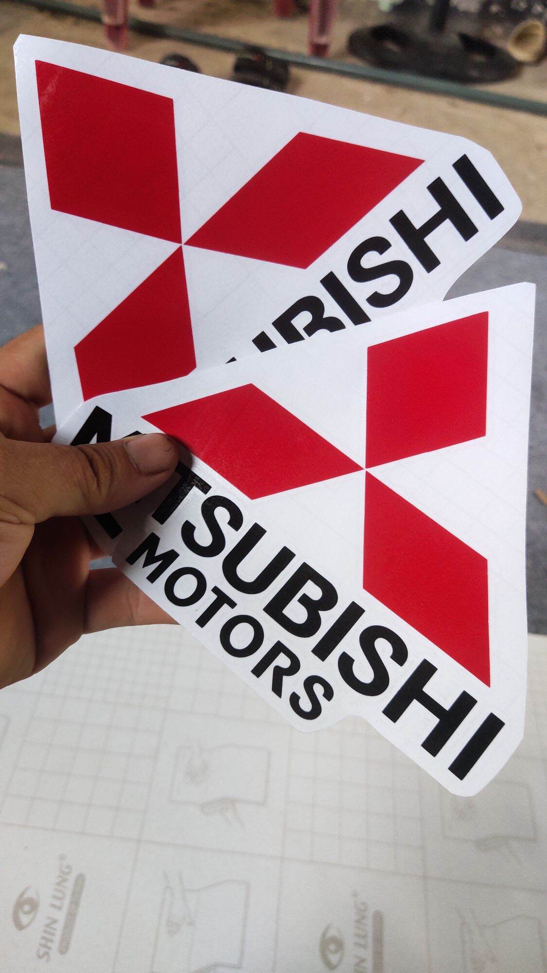 logo dán xe MITSUBISHI ( bộ 2 miếng )