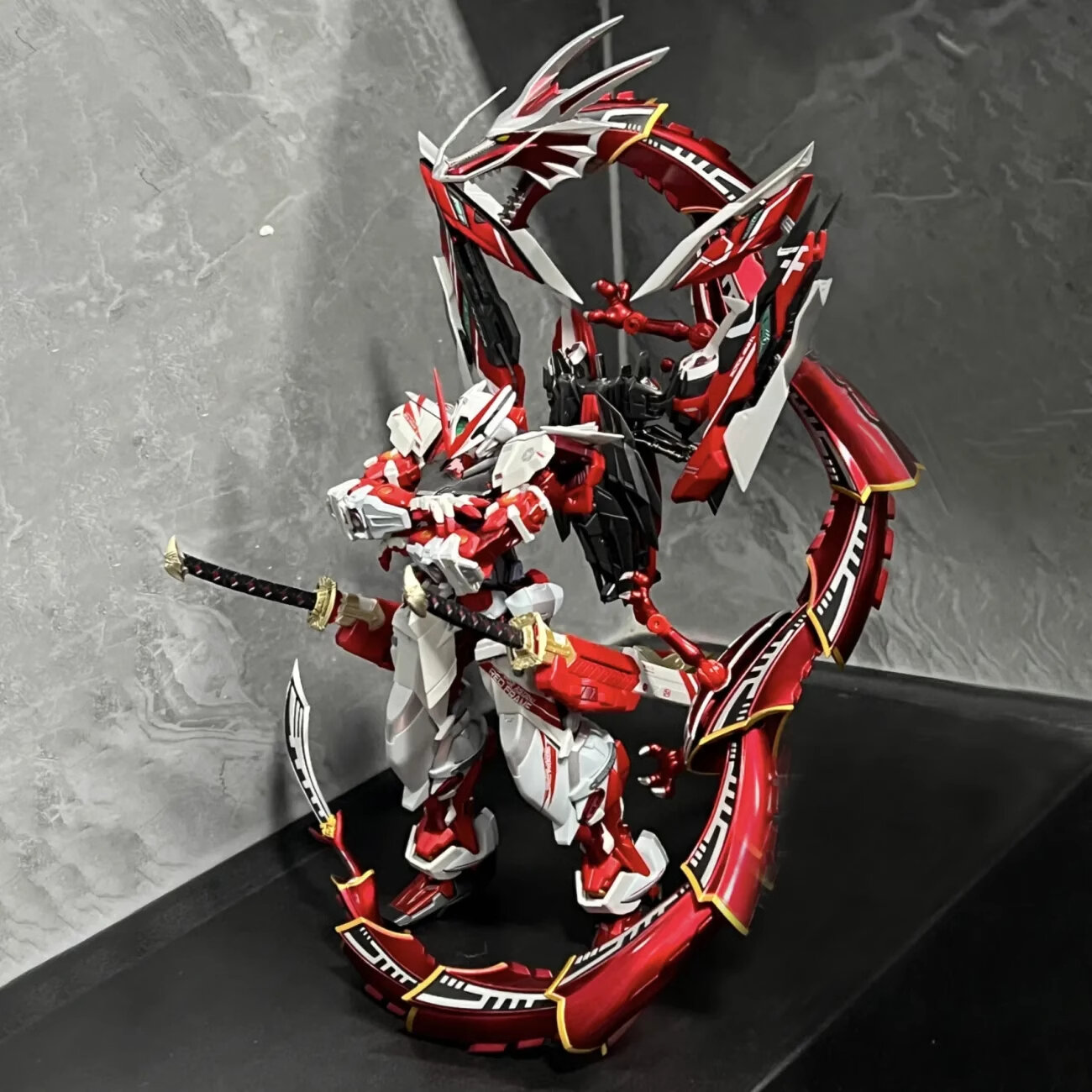 Bộ Mô Hình Gundam Ngẫu Nhiên White Qi Cao Ren Ao Bing Long Quan Wei Fan Stylized Na Tsa Blue Estrang