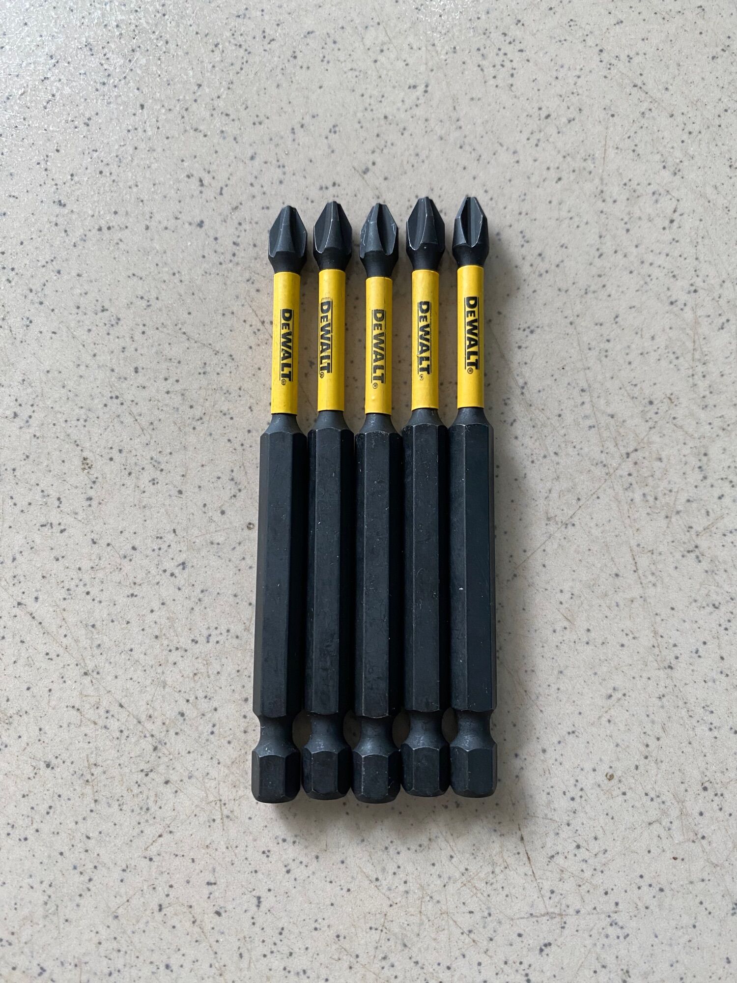 Bộ 5 mũi vít dewalt ph2 dài 9cm. hợp kim thép đen crv siêu cứng, siêu bền. hàng chính hãng usa