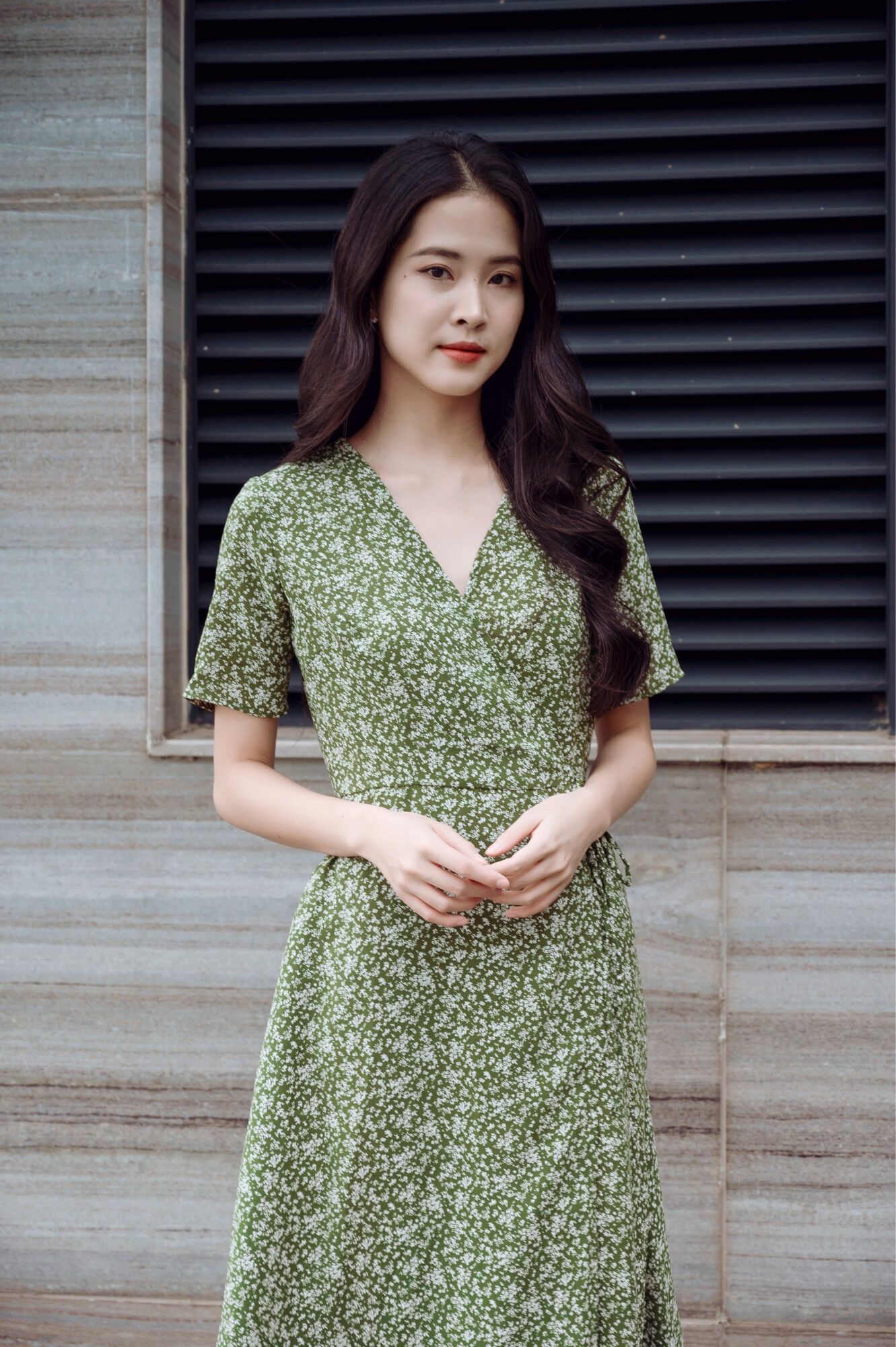 Váy đắp chéo vạt cột dây - xanh lá