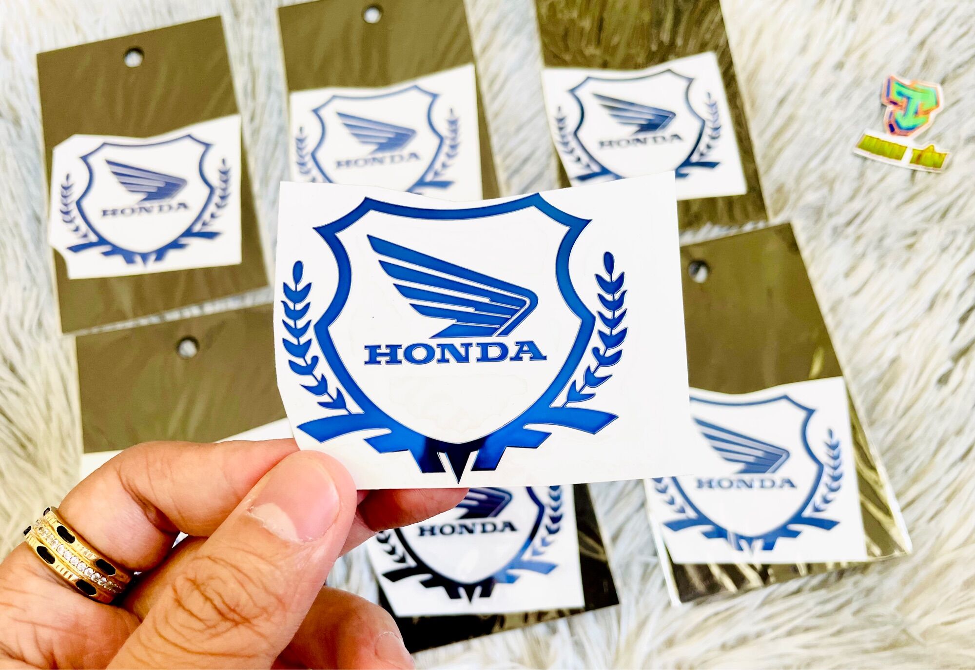 Tem Nhôm bông lúa Honda trang trí các dòng xe.