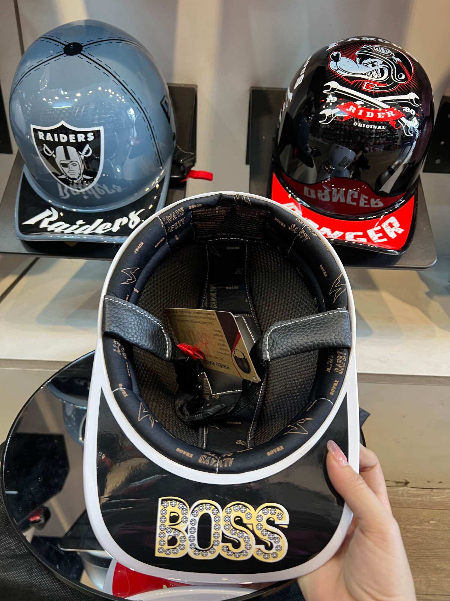 Mũ bảo hiểm lưỡi chai snapback