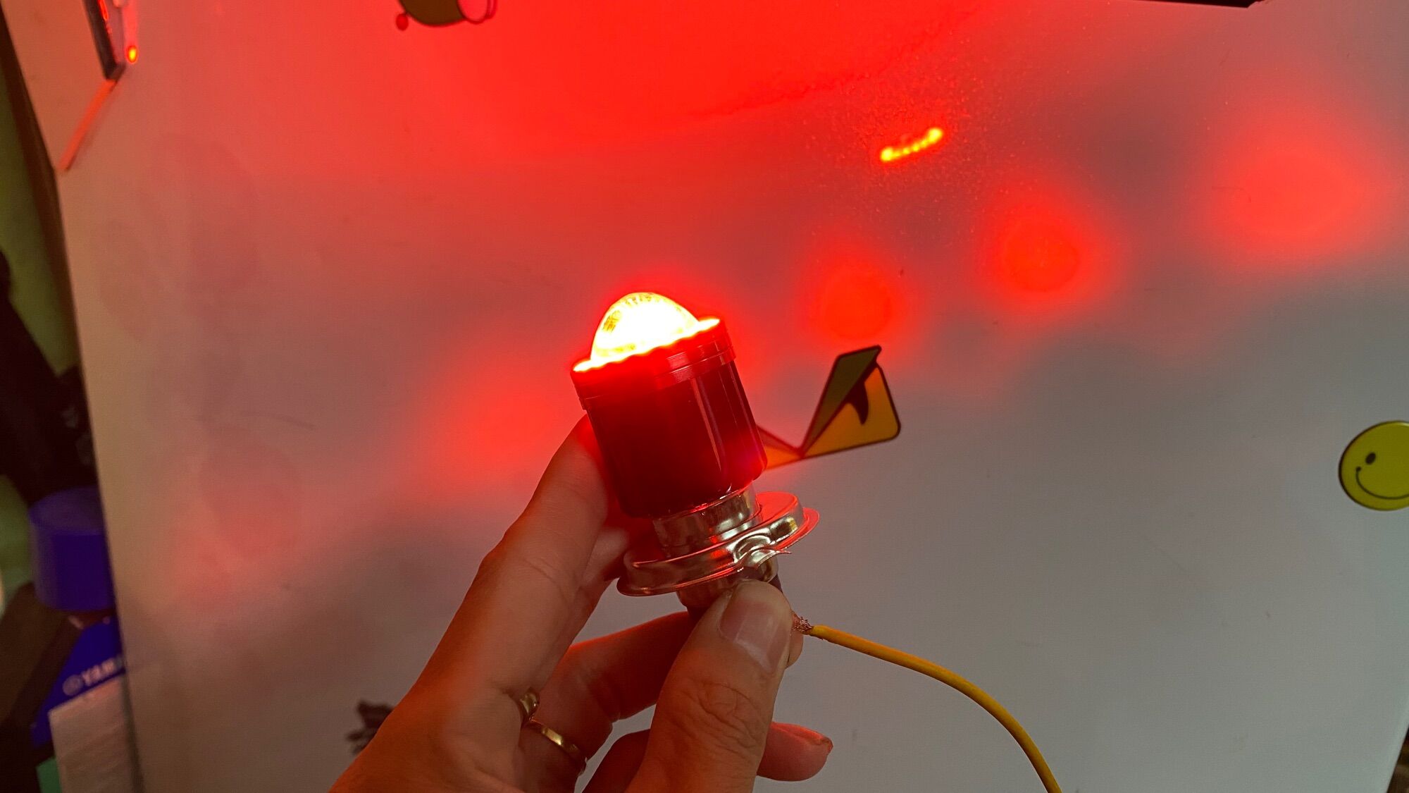 đèn H4 bi cầu có chế độ Flash