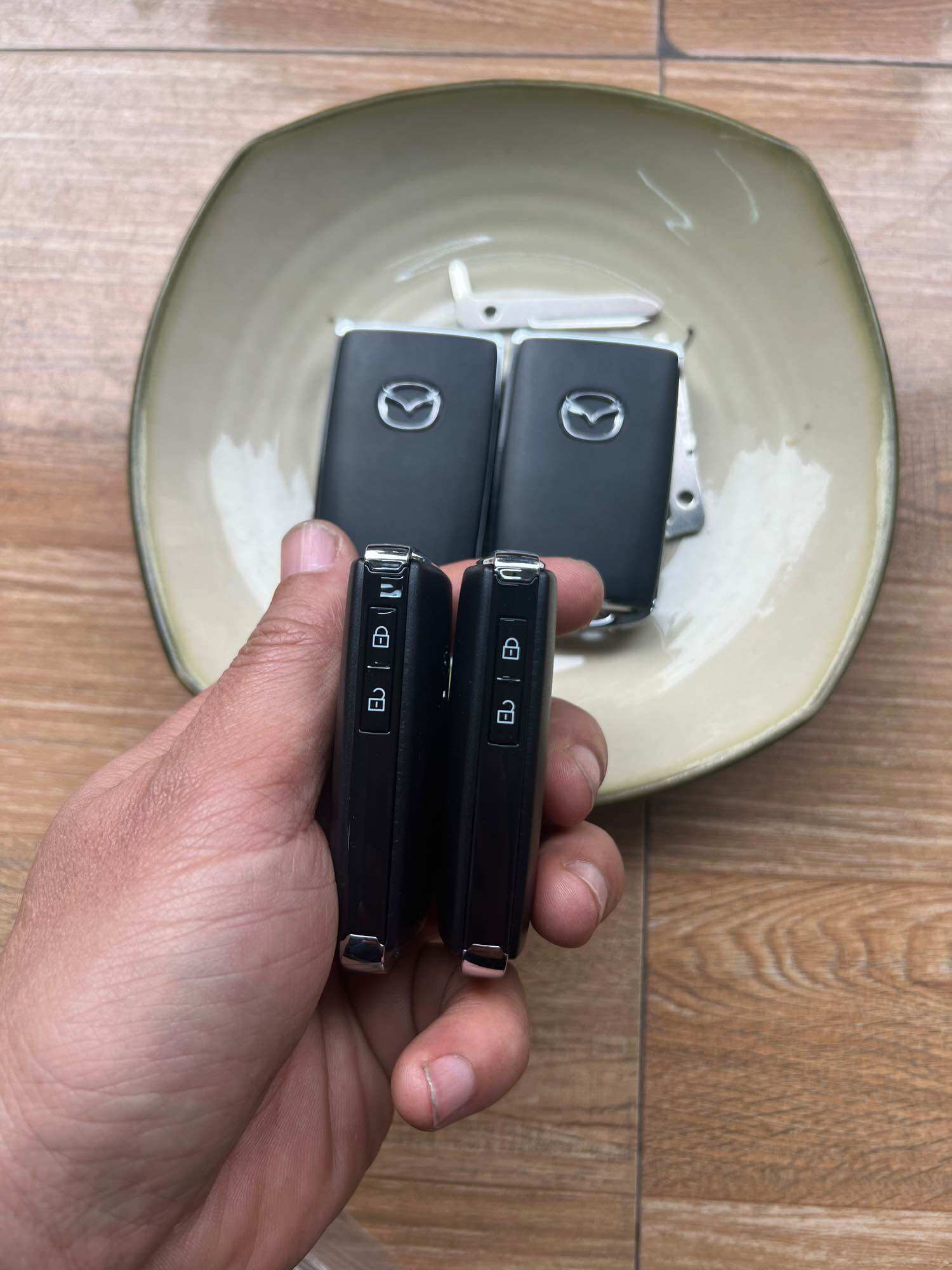 2 fob smart key mazda3 2 nút bấm 2020 id chíp 6a 433 mhz