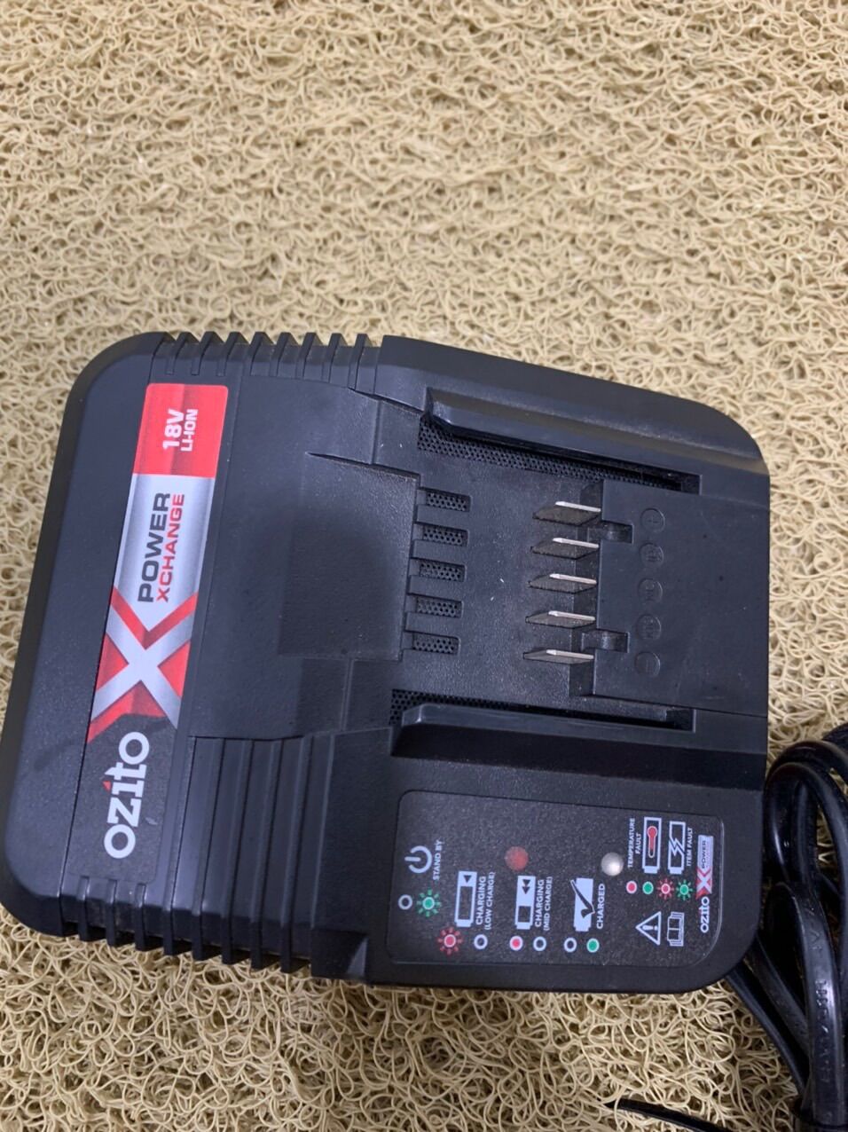 Sạc Pin ozito 18v