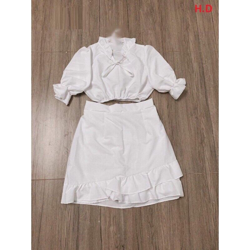 Sét áo cổ V+chân váy hai tầng lệch
